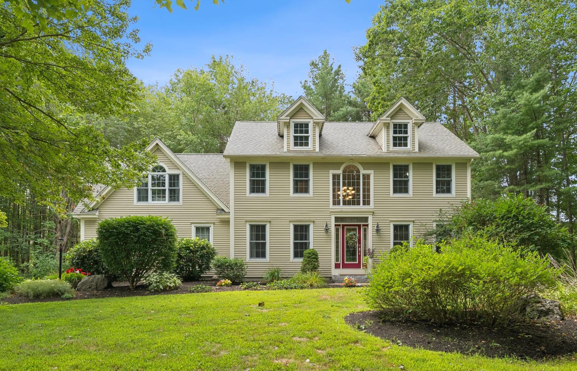 Falmouth, Maine, 04105, United States, 4 Bedrooms Bedrooms, ,3 BathroomsBathrooms,Residential,Active,1920228