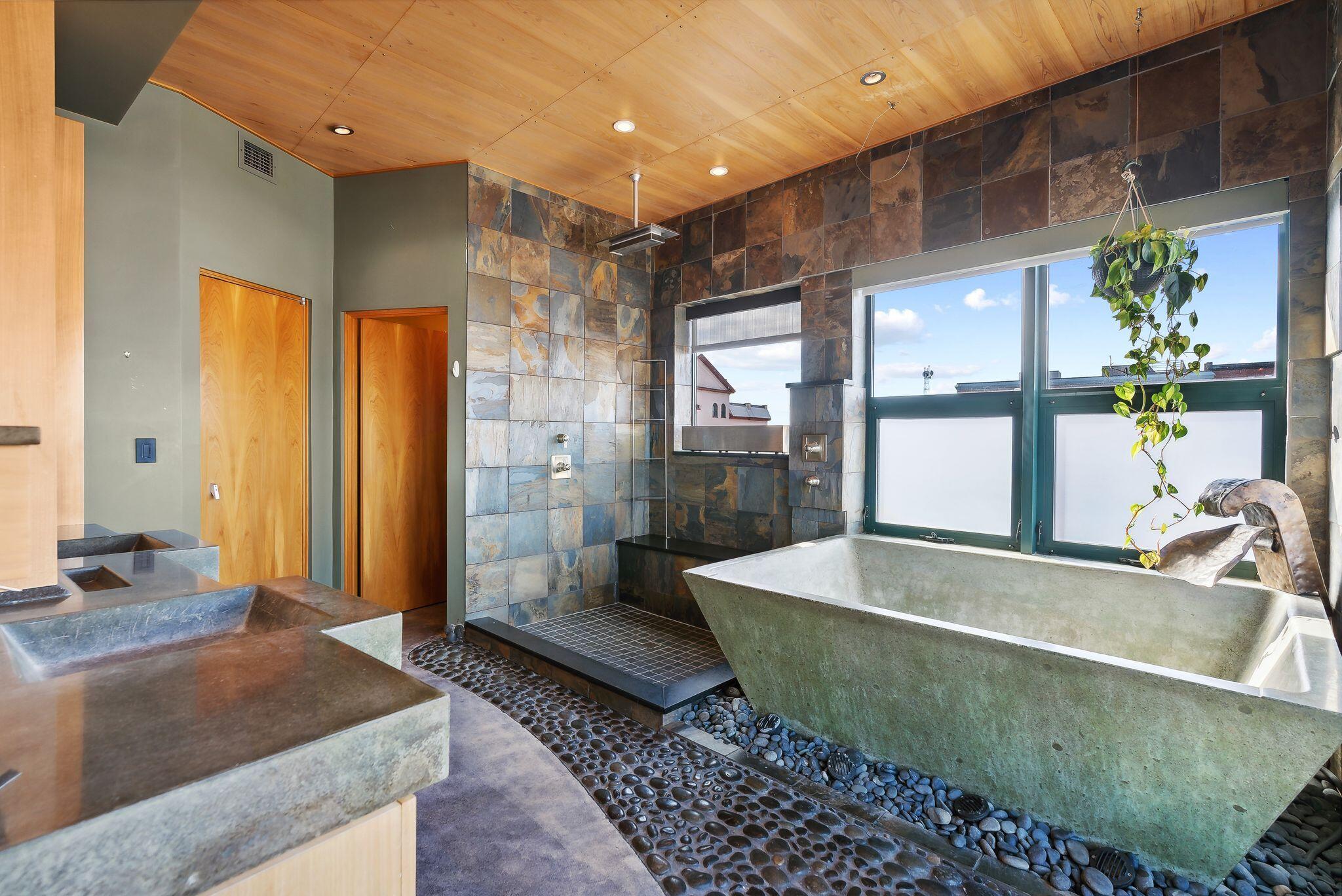 Portland, Maine, 04101, United States, 2 Bedrooms Bedrooms, ,3 BathroomsBathrooms,Residential,Active,1839414
