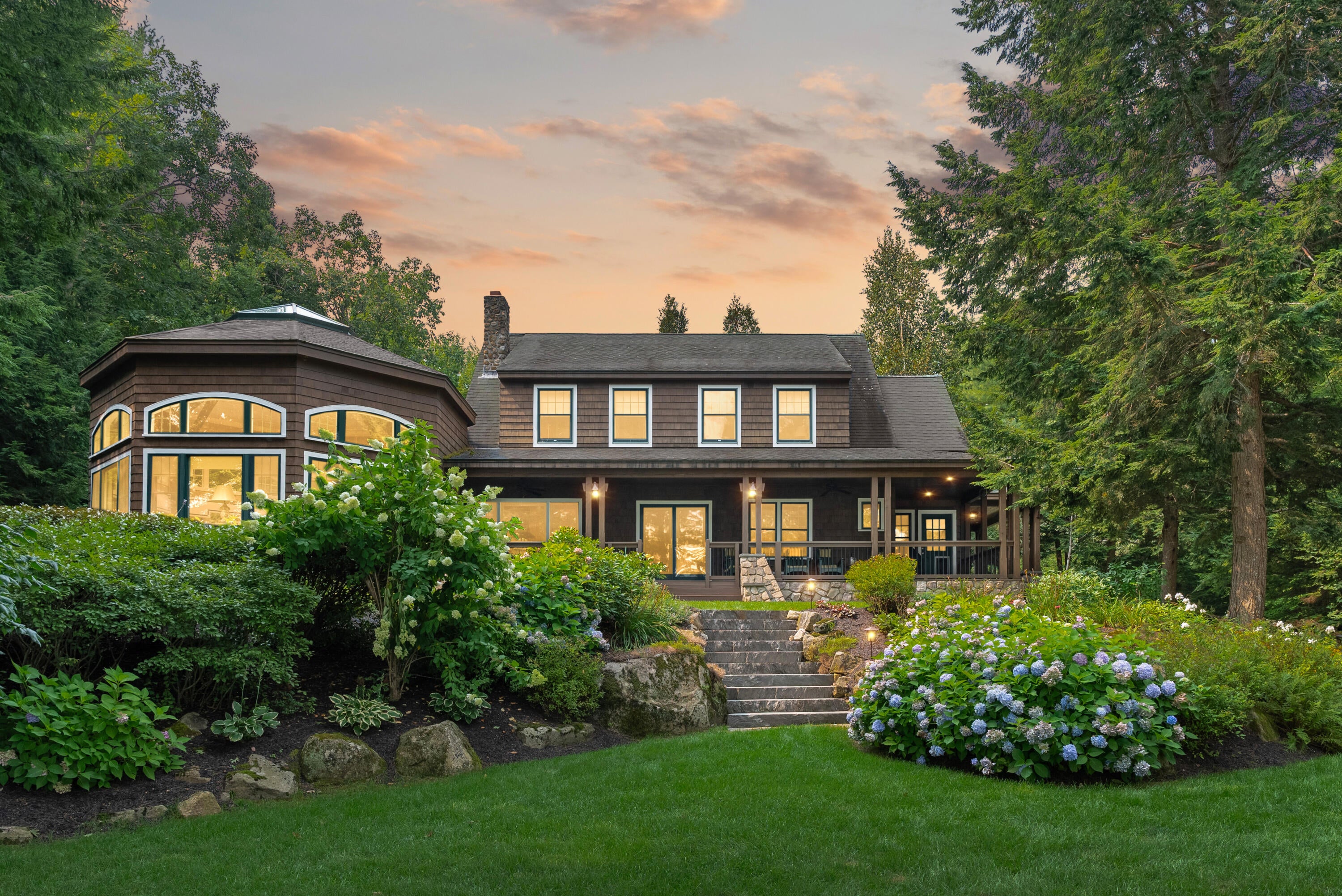 Naples, Maine, 04055, United States, 9 Bedrooms Bedrooms, ,8 BathroomsBathrooms,Residential,Active,1905064