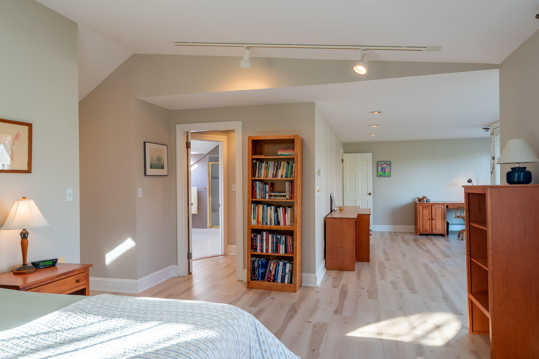 Cumberland, Maine, 04110, United States, 5 Bedrooms Bedrooms, ,3 BathroomsBathrooms,Residential,Active,1989779