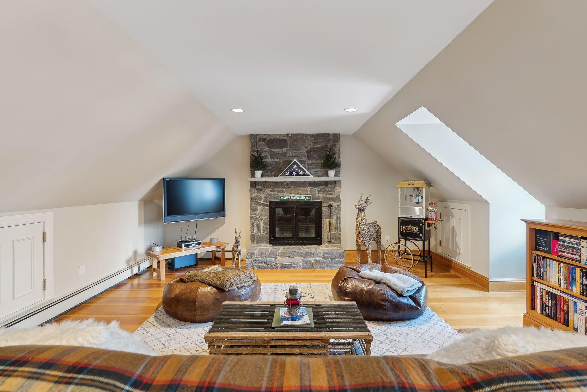 Cumberland, Maine, 04110, United States, 4 Bedrooms Bedrooms, ,5 BathroomsBathrooms,Residential,Active,1886783