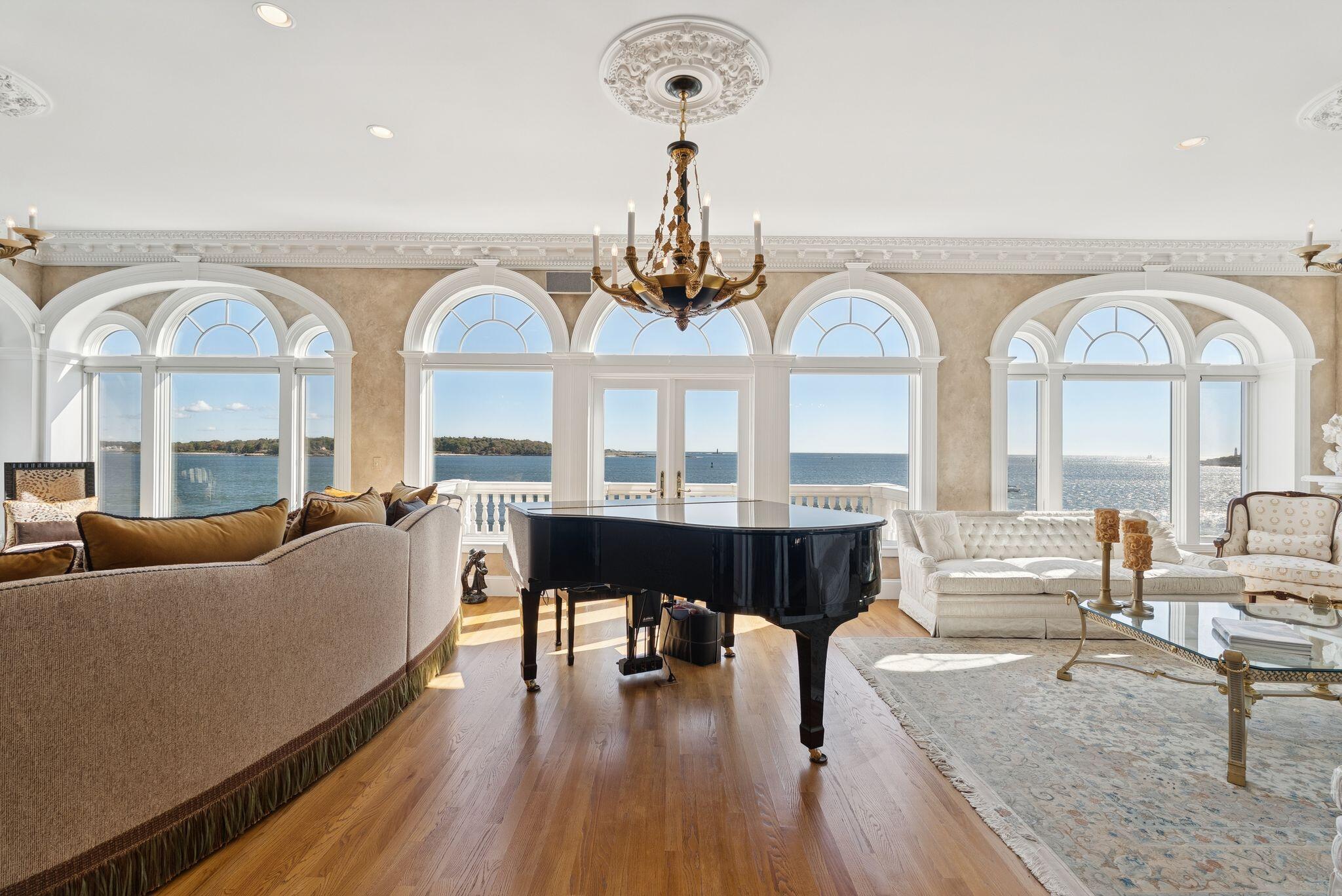 South Portland, Maine, 04106, United States, 3 Bedrooms Bedrooms, ,5 BathroomsBathrooms,Residential,Active,1954023
