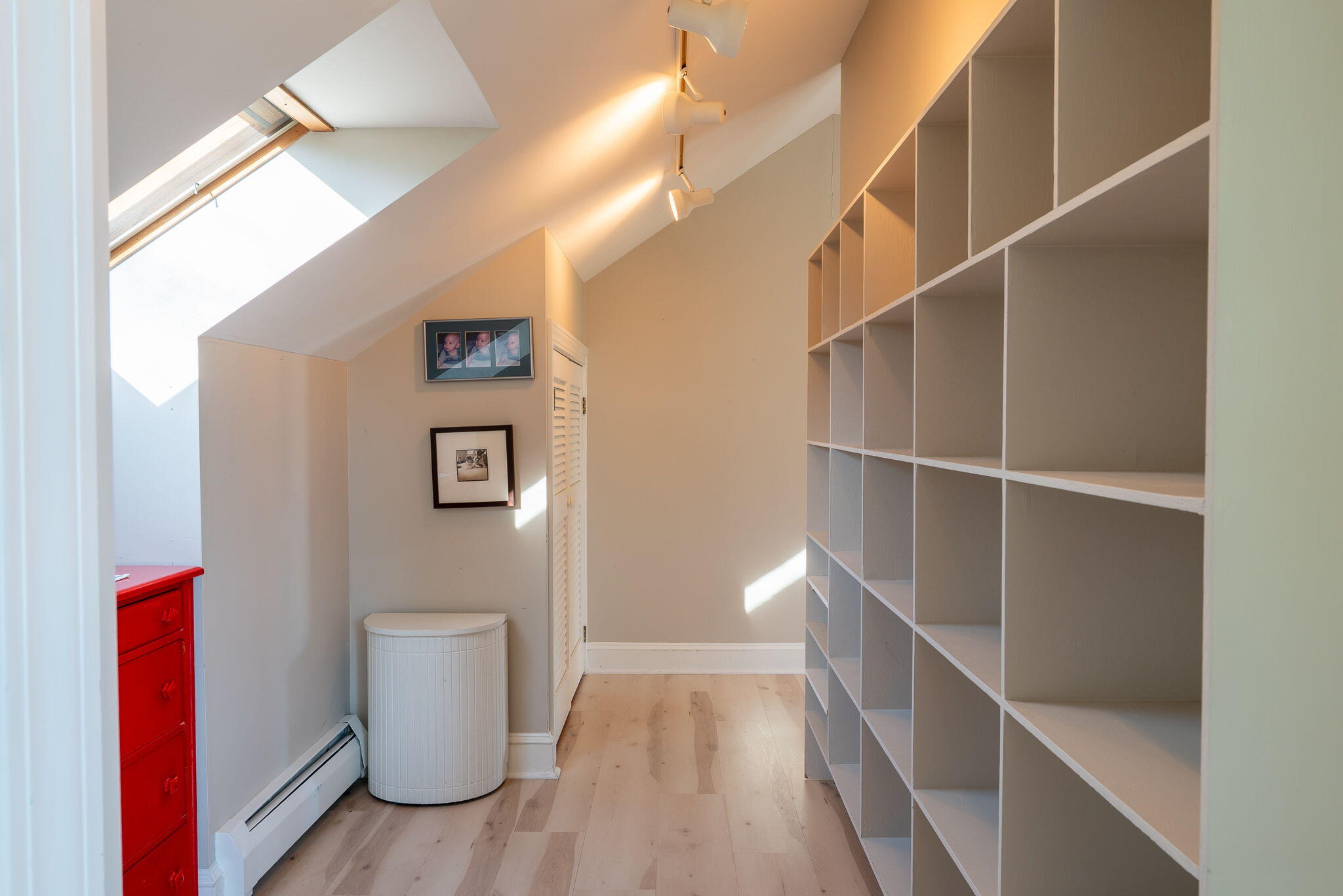 Cumberland, Maine, 04110, United States, 5 Bedrooms Bedrooms, ,3 BathroomsBathrooms,Residential,Active,1989779