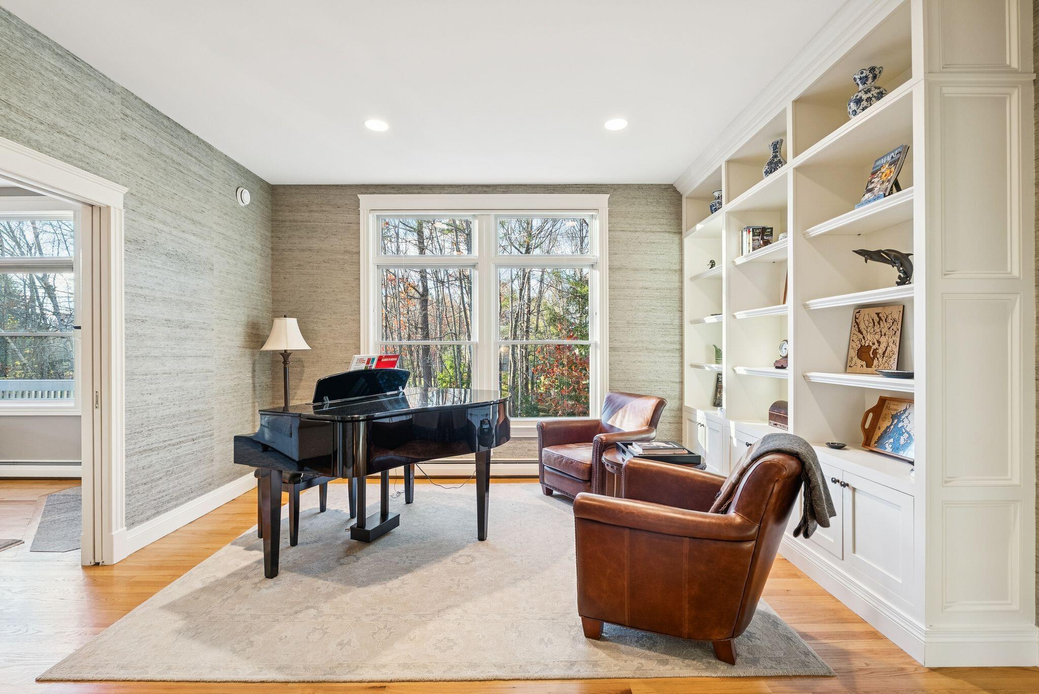 Falmouth, Maine, 04105, United States, 5 Bedrooms Bedrooms, ,4 BathroomsBathrooms,Residential,Active,2002327