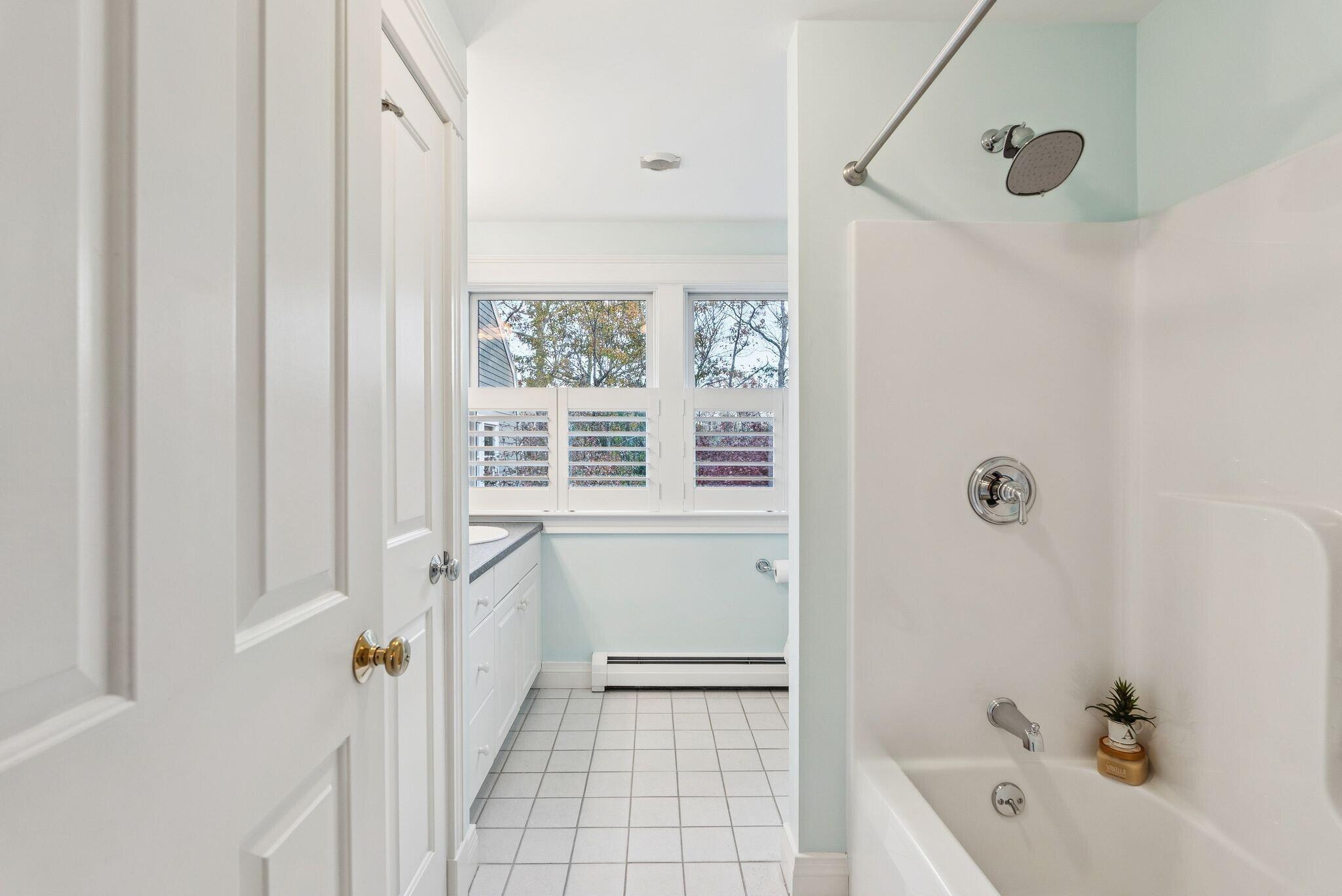 Falmouth, Maine, 04105, United States, 5 Bedrooms Bedrooms, ,4 BathroomsBathrooms,Residential,Active,2002327