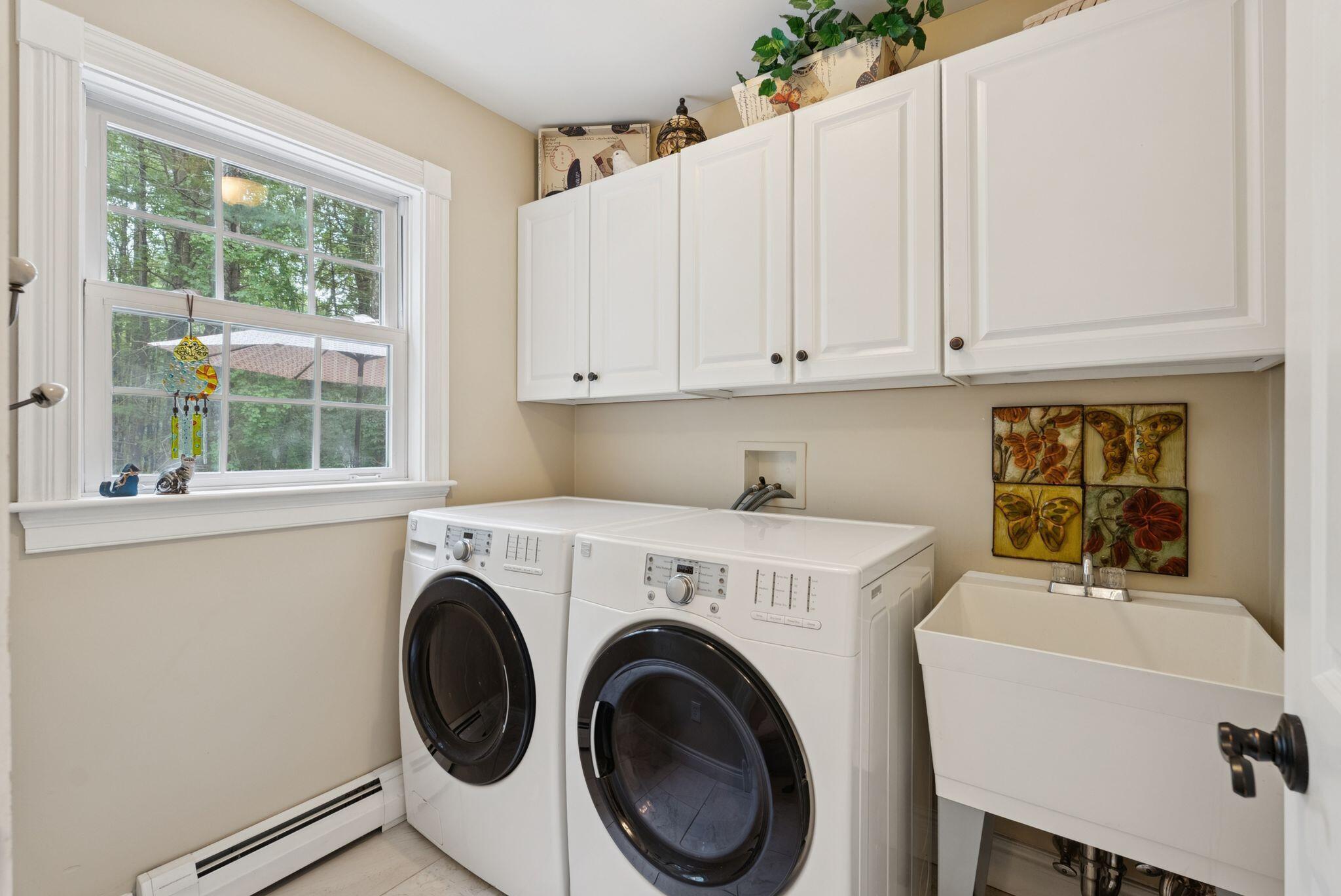 Falmouth, Maine, 04105, United States, 4 Bedrooms Bedrooms, ,3 BathroomsBathrooms,Residential,Active,1920228