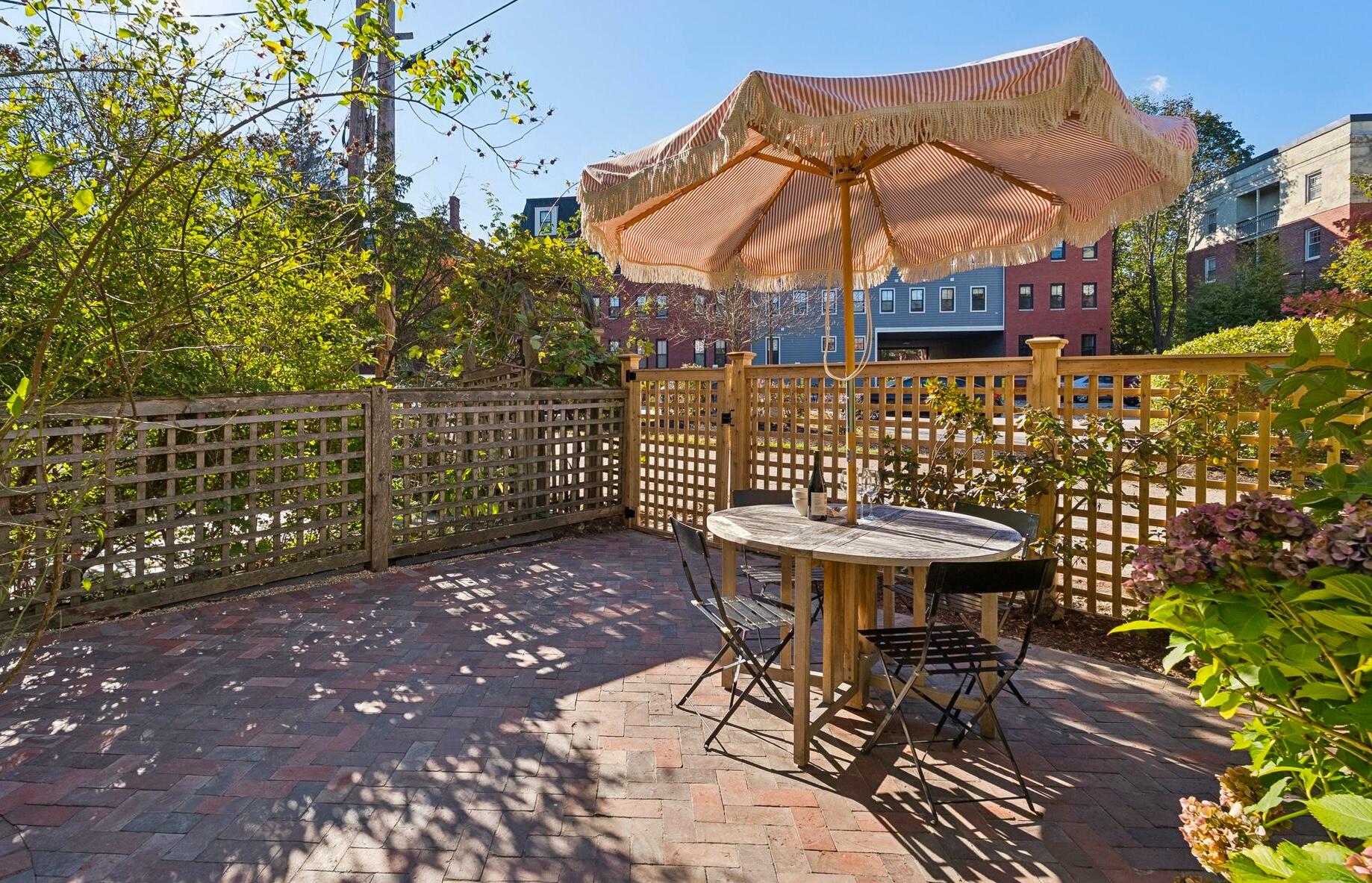 Portland, Maine, 04102, United States, 4 Bedrooms Bedrooms, ,3 BathroomsBathrooms,Residential,Active,1965802