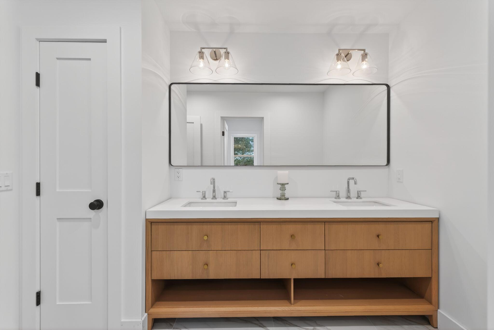 Falmouth, Maine, 04105, United States, 4 Bedrooms Bedrooms, ,4 BathroomsBathrooms,Residential,Active,2001079