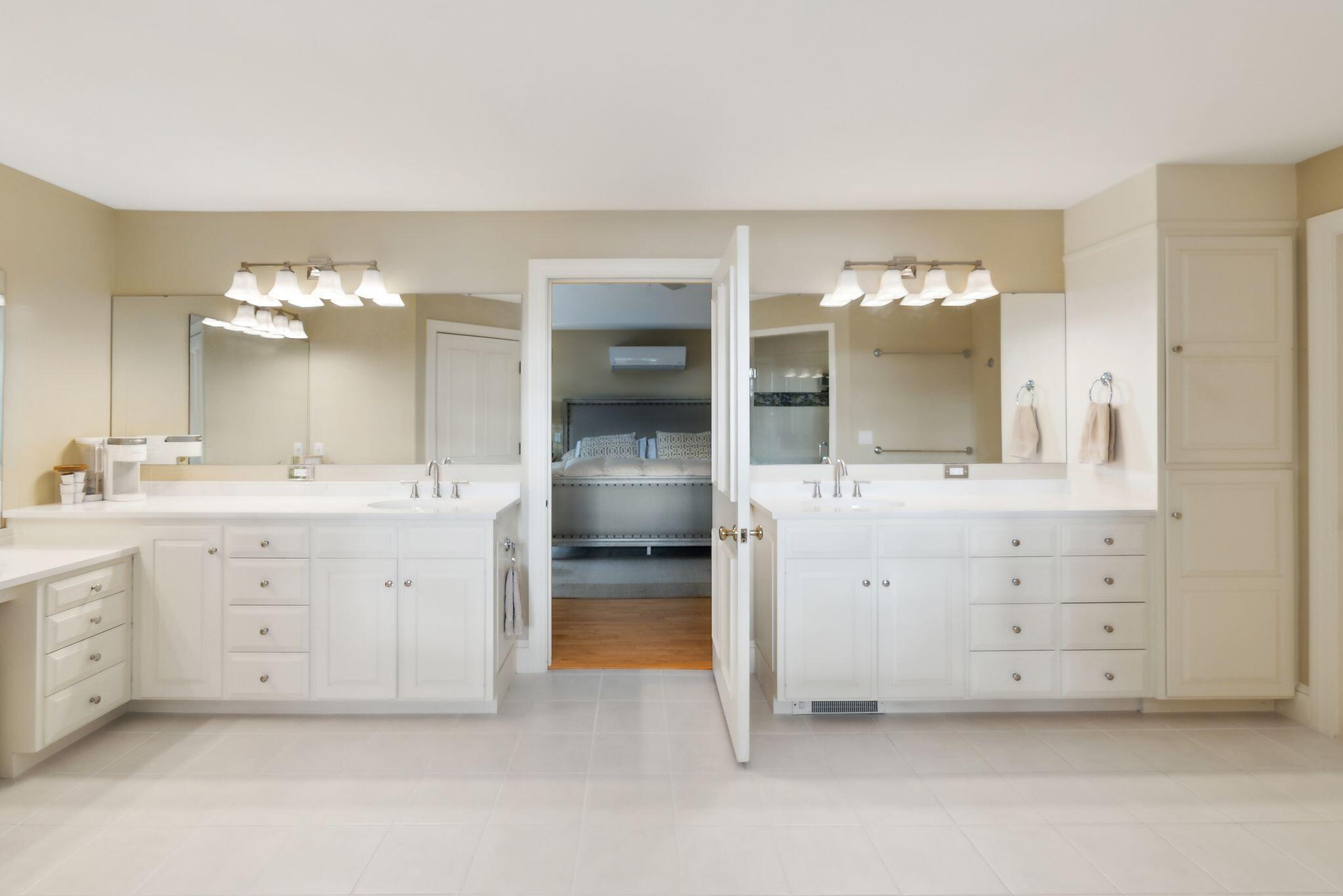 Cumberland, Maine, 04110, United States, 4 Bedrooms Bedrooms, ,5 BathroomsBathrooms,Residential,Active,1886783