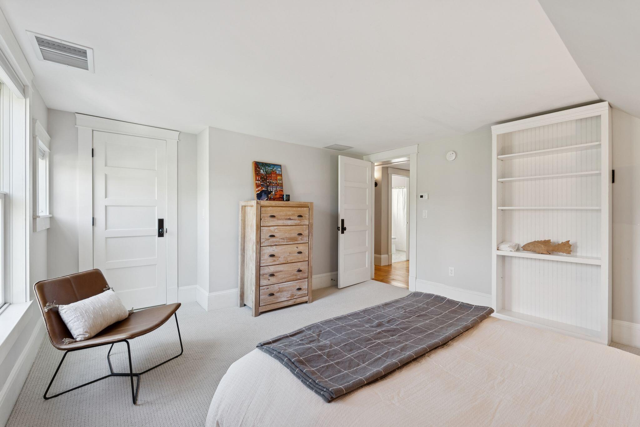 Falmouth, Maine, 04105, United States, 5 Bedrooms Bedrooms, ,4 BathroomsBathrooms,Residential,Active,1961947