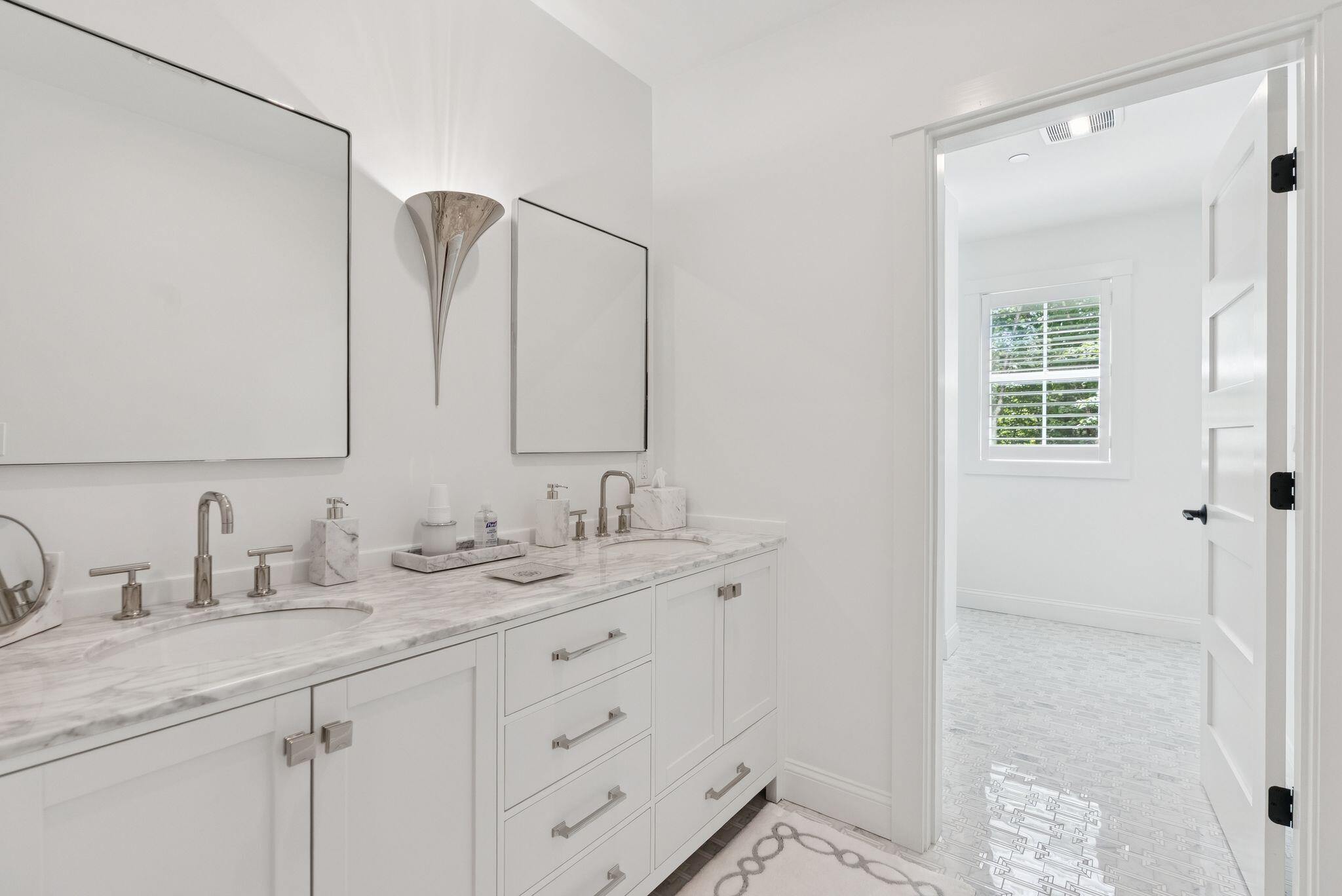 Cumberland, Maine, 04021, United States, ,5 BathroomsBathrooms,Residential,Active,1899925