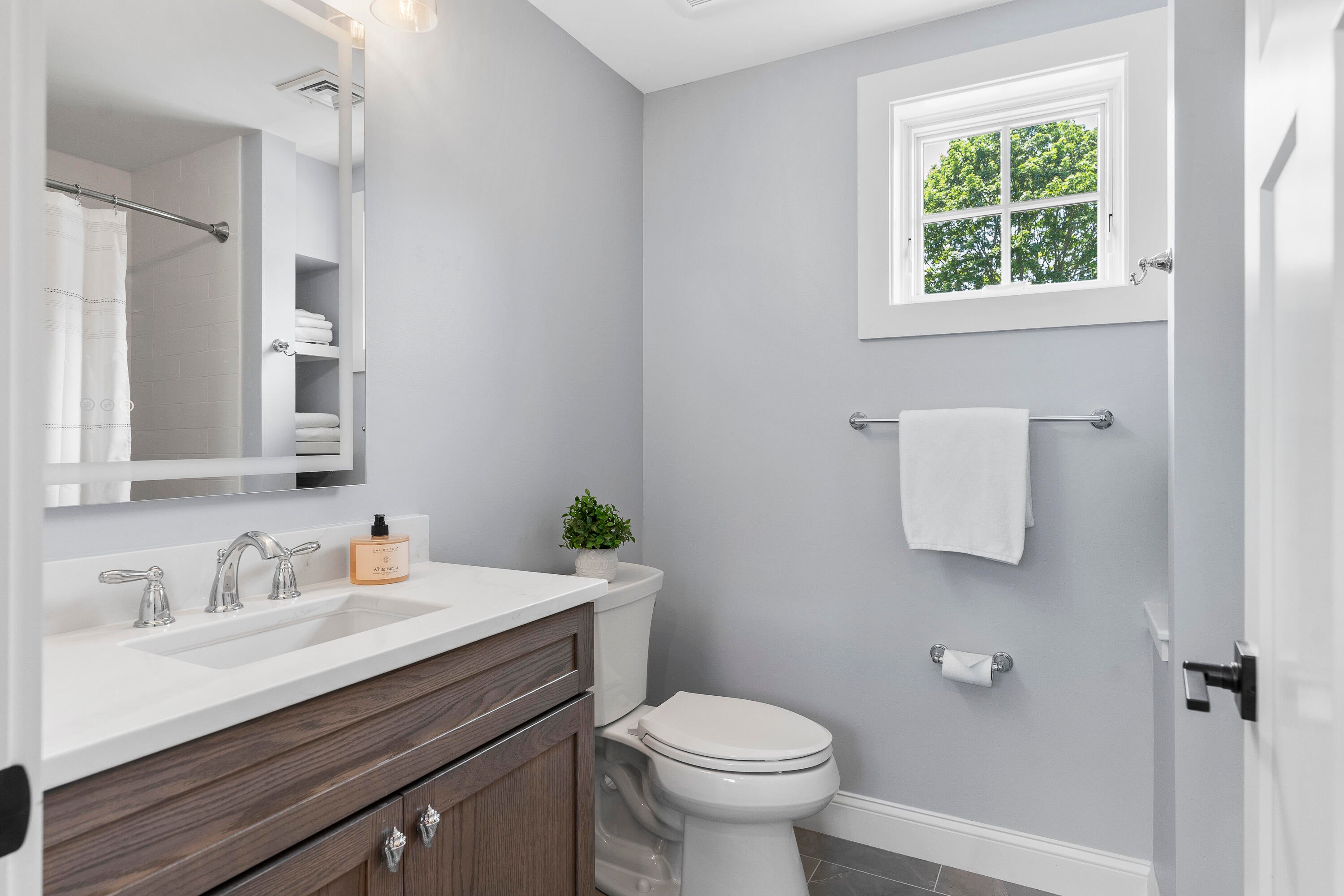 Falmouth, Maine, 04105, United States, 5 Bedrooms Bedrooms, ,6 BathroomsBathrooms,Residential,Active,1853629