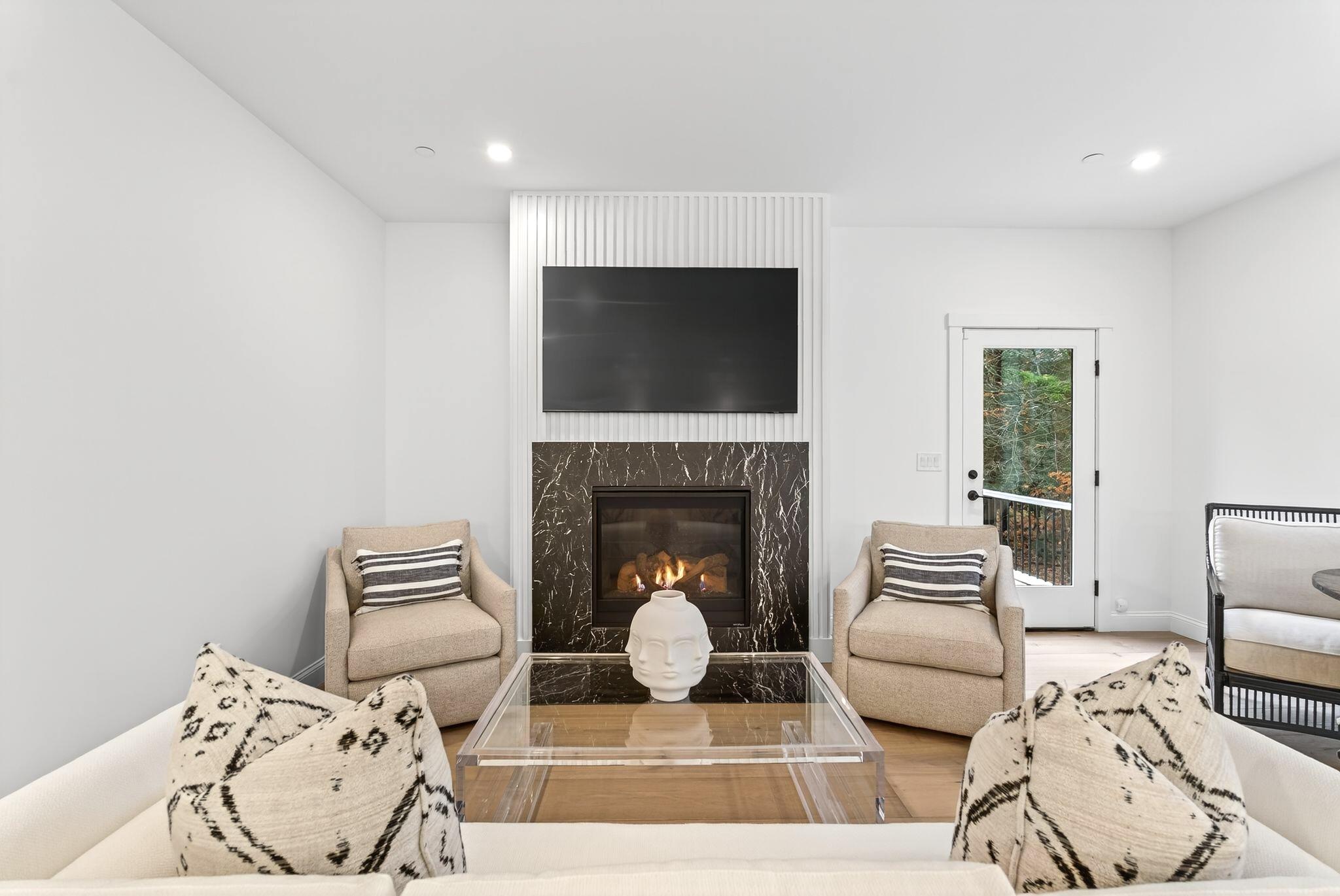 Cumberland, Maine, 04021, United States, ,5 BathroomsBathrooms,Residential,Active,1899925