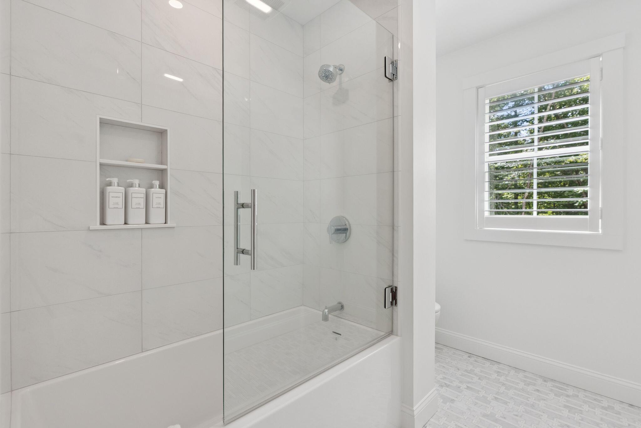 Cumberland, Maine, 04021, United States, ,5 BathroomsBathrooms,Residential,Active,1899925