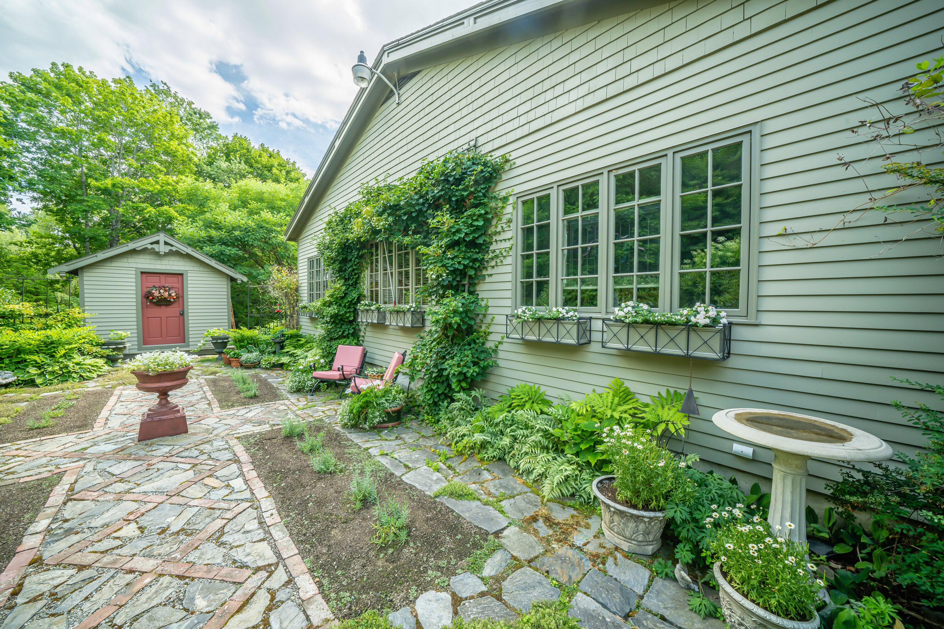 Belfast, Maine, 04915, United States, ,2 BathroomsBathrooms,Residential,Active,1762819