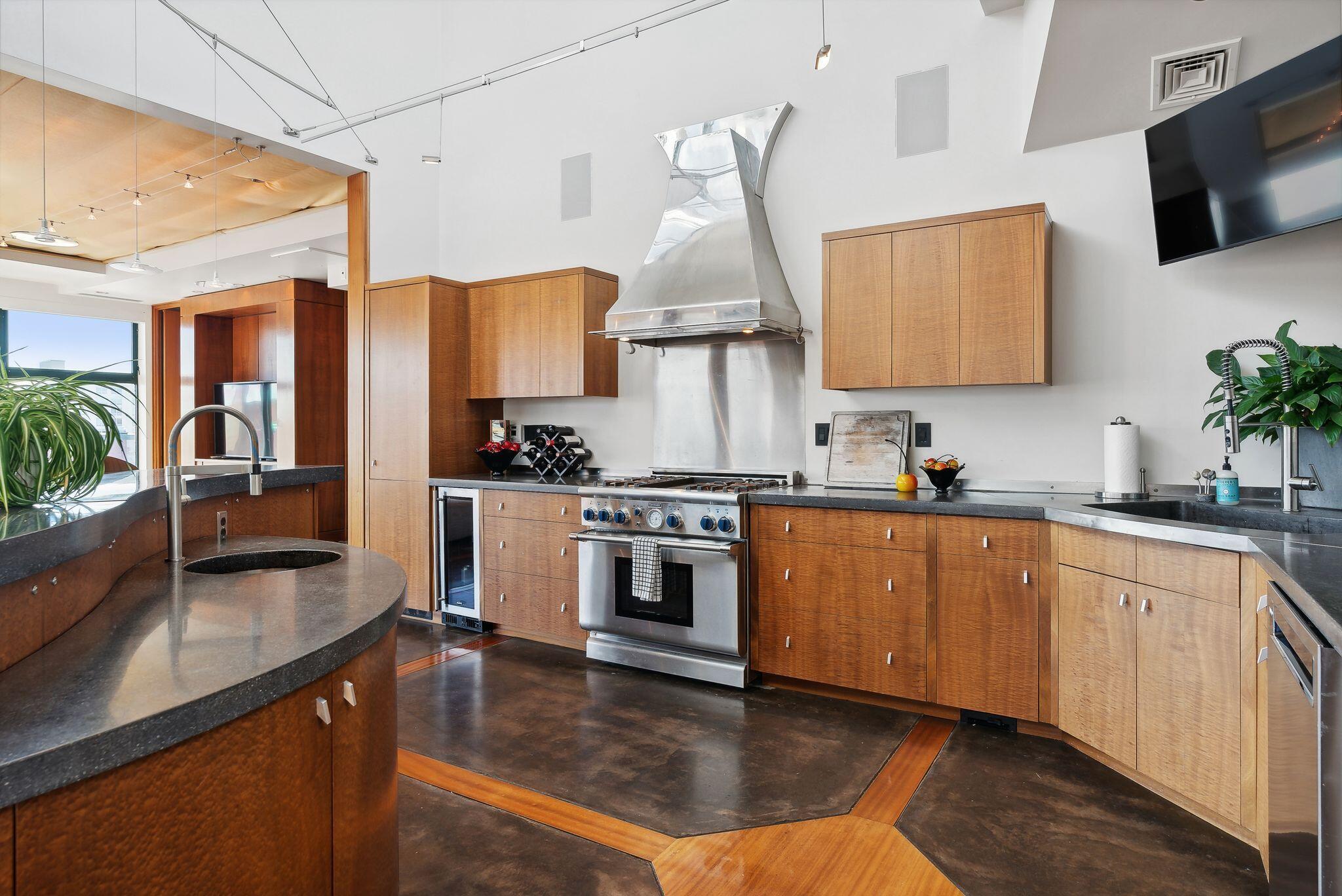 Portland, Maine, 04101, United States, 2 Bedrooms Bedrooms, ,3 BathroomsBathrooms,Residential,Active,1839414