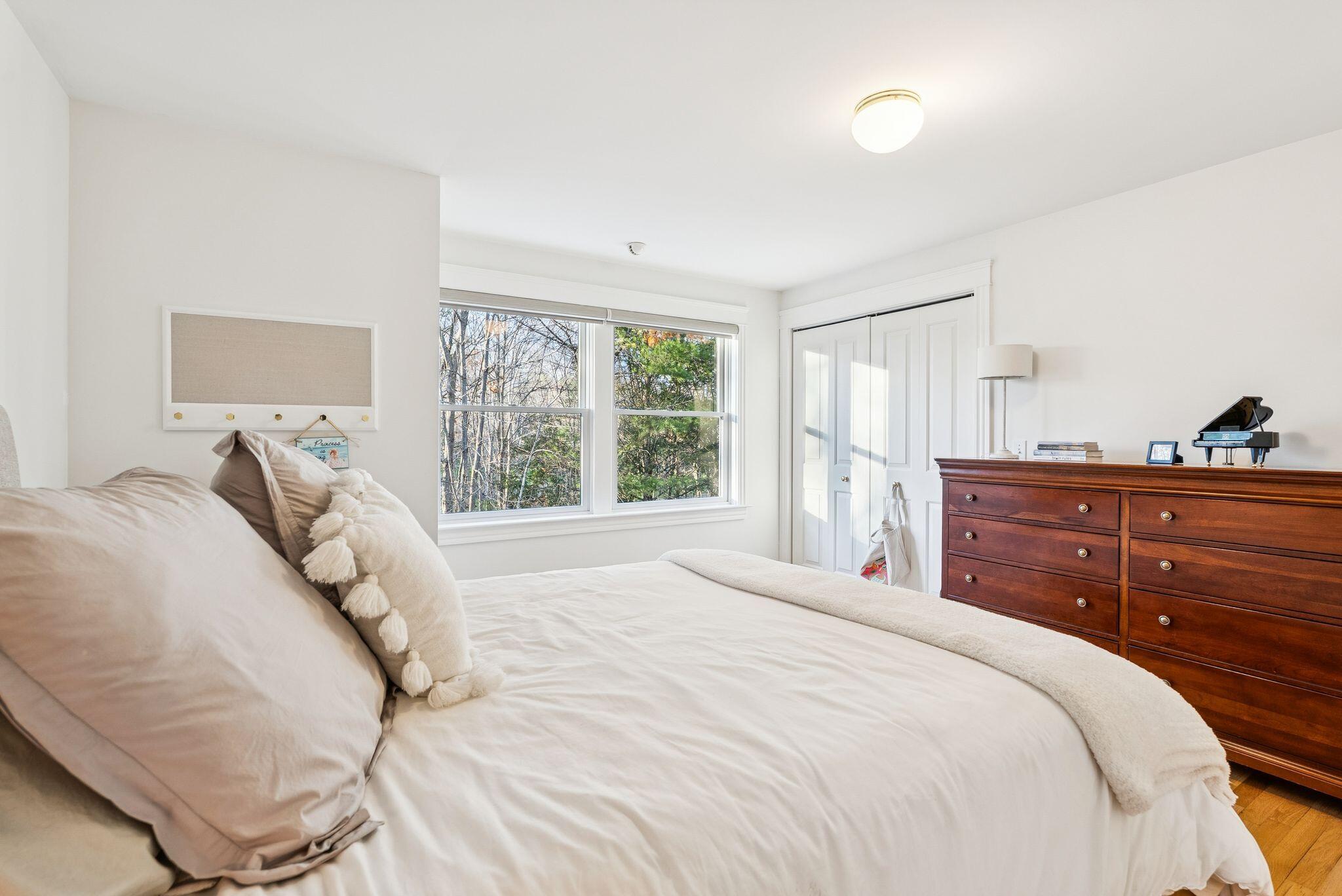 Falmouth, Maine, 04105, United States, 5 Bedrooms Bedrooms, ,4 BathroomsBathrooms,Residential,Active,2002327