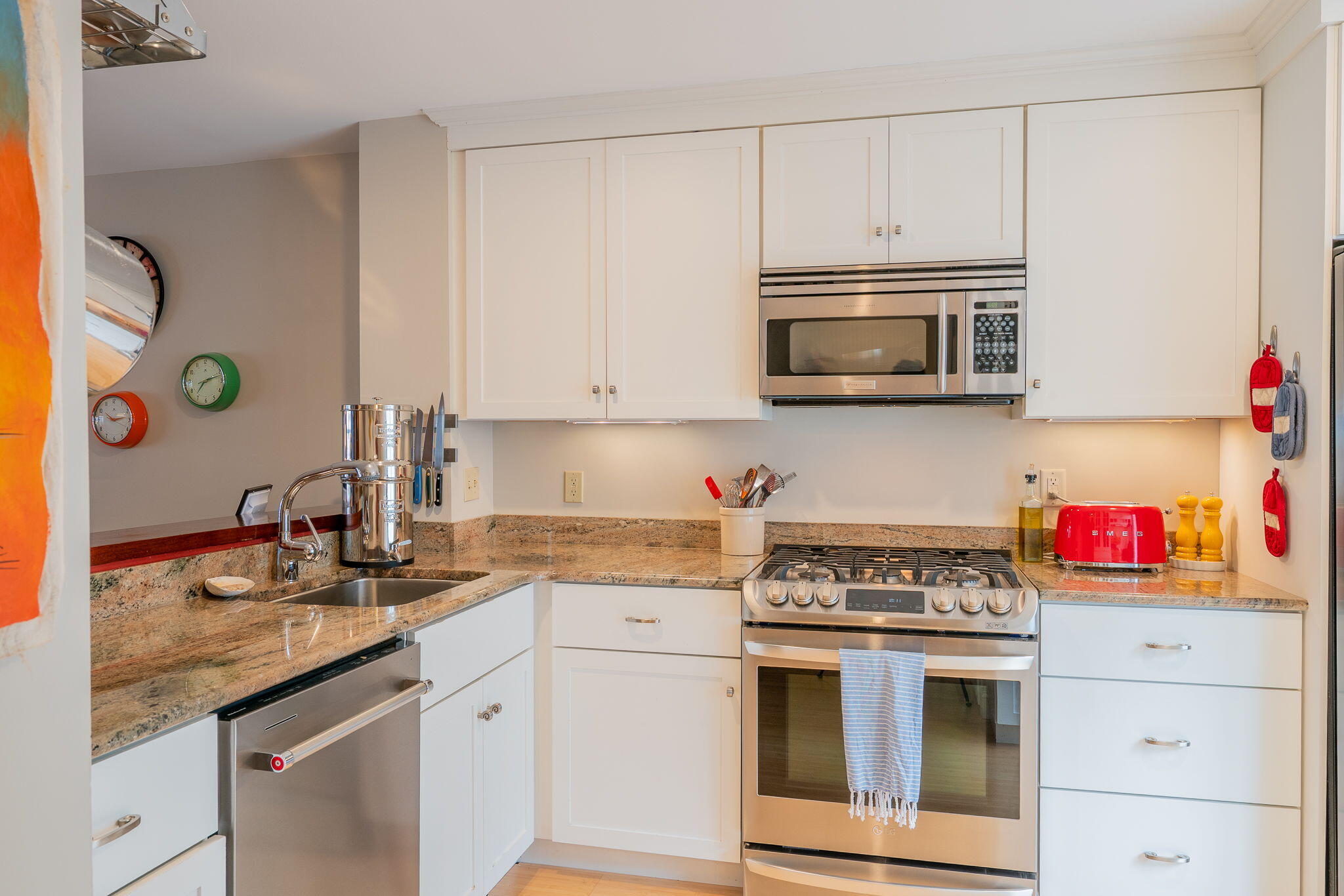 Portland, Maine, 04101, United States, 2 Bedrooms Bedrooms, ,3 BathroomsBathrooms,Residential,Active,1823987