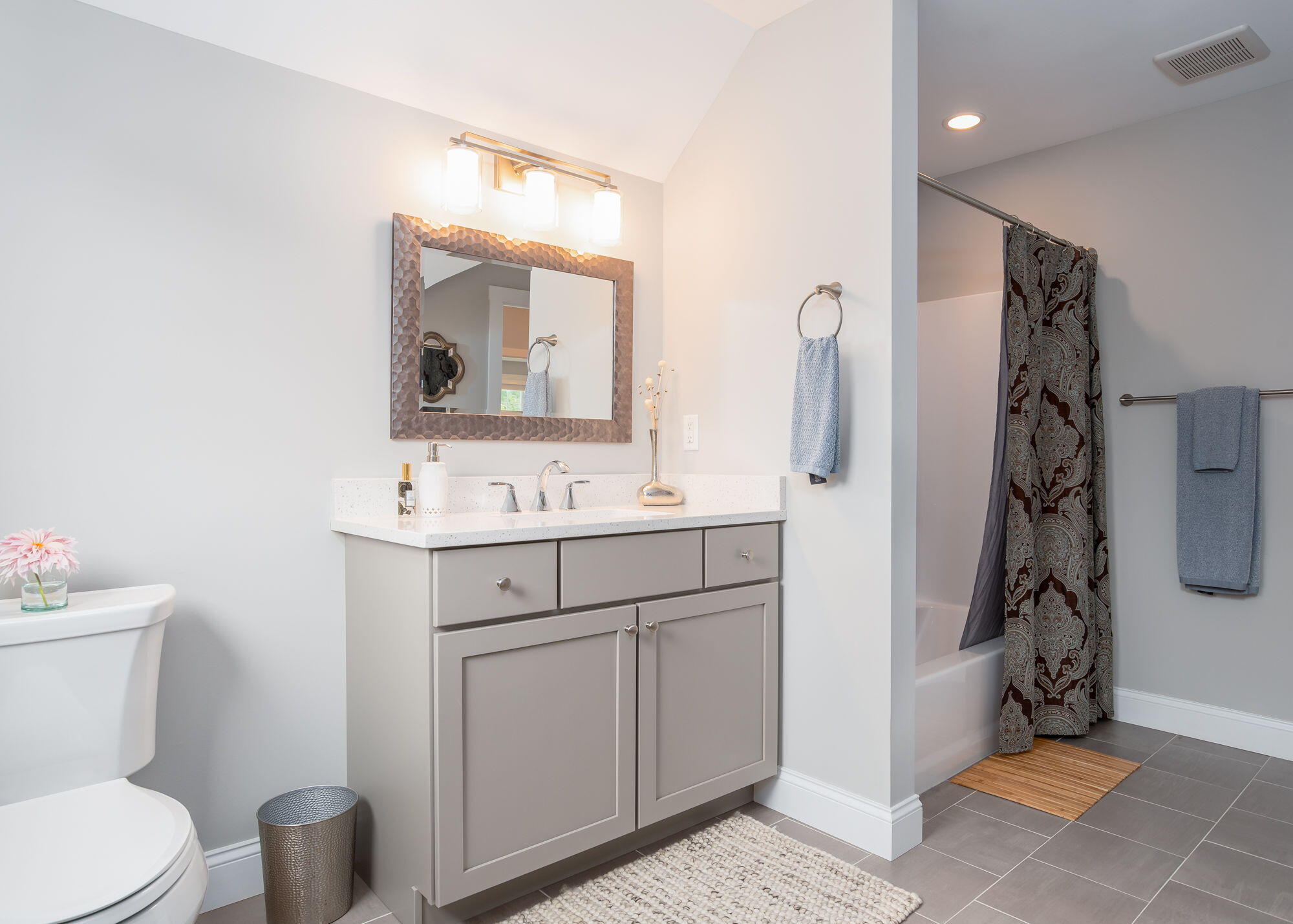Portsmouth, New Hampshire, 03801, United States, 3 Bedrooms Bedrooms, ,3 BathroomsBathrooms,Residential,Active,1941113