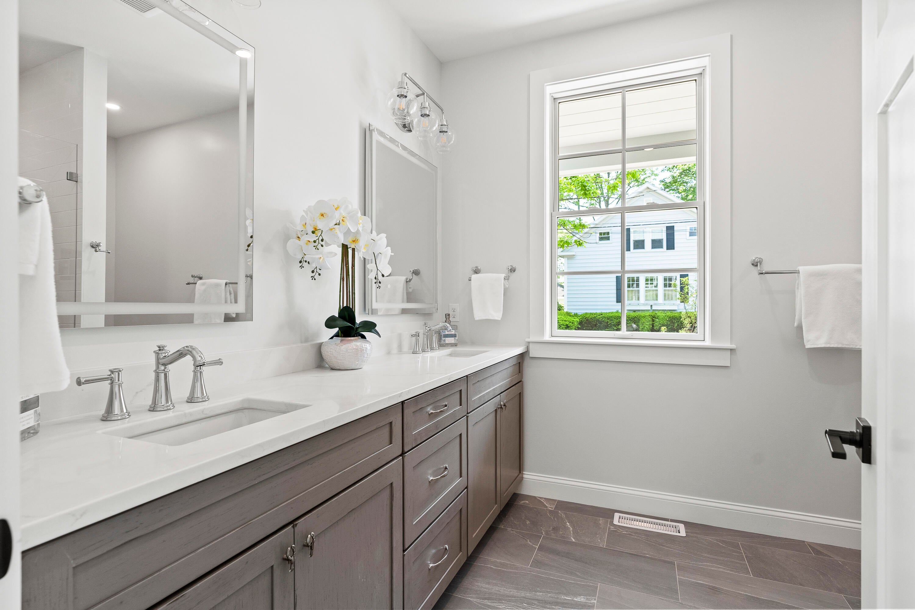 Falmouth, Maine, 04105, United States, 5 Bedrooms Bedrooms, ,6 BathroomsBathrooms,Residential,Active,1853629