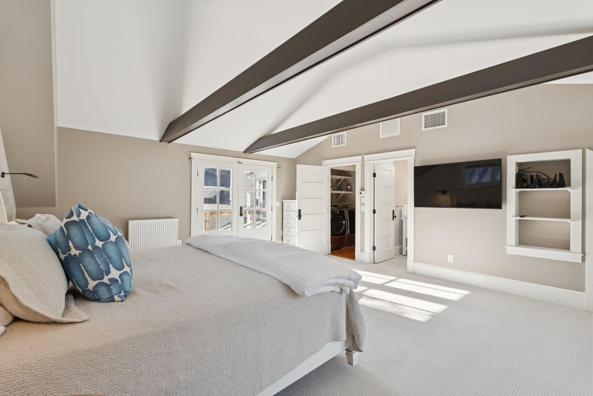 Falmouth, Maine, 04105, United States, 5 Bedrooms Bedrooms, ,4 BathroomsBathrooms,Residential,Active,1961947