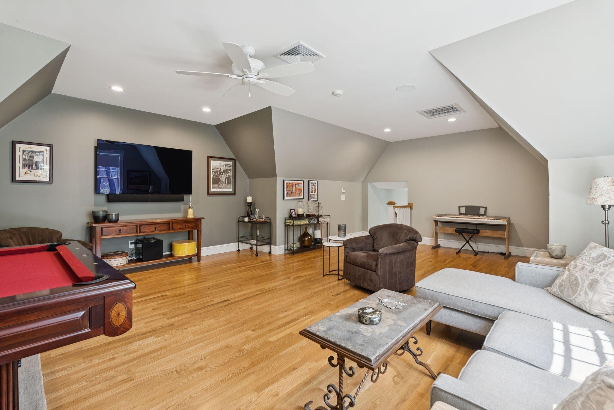 Falmouth, Maine, 04105, United States, 5 Bedrooms Bedrooms, ,6 BathroomsBathrooms,Residential,Active,1952276