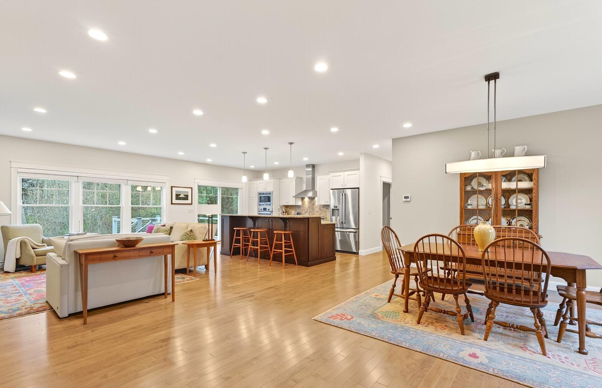 Falmouth, Maine, 04105, United States, 3 Bedrooms Bedrooms, ,4 BathroomsBathrooms,Residential,Active,1998574