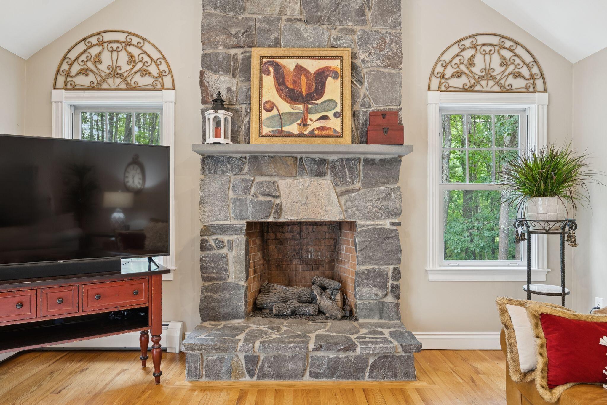 Falmouth, Maine, 04105, United States, 4 Bedrooms Bedrooms, ,3 BathroomsBathrooms,Residential,Active,1920228