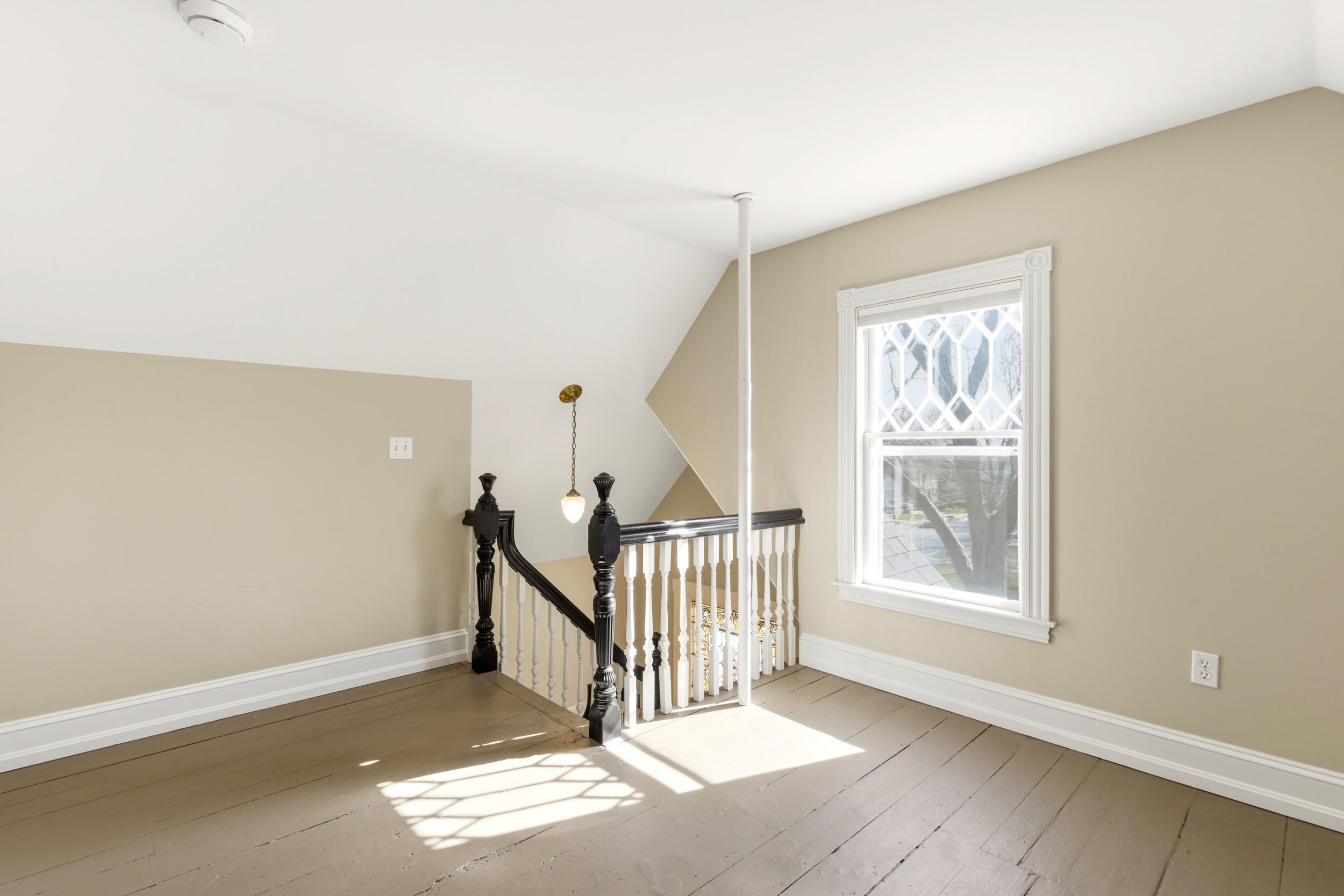 Portland, Maine, 04103, United States, 4 Bedrooms Bedrooms, ,3 BathroomsBathrooms,Residential,Active,2040217