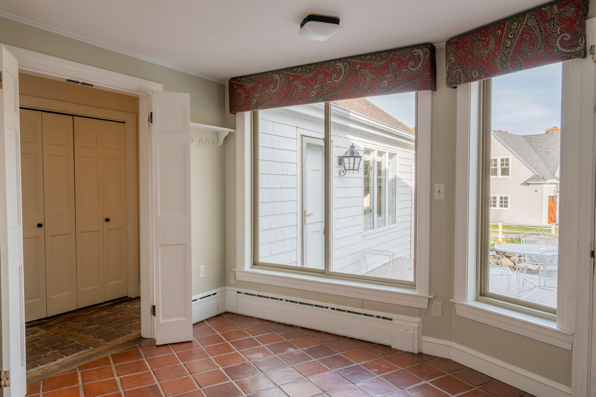 Cumberland, Maine, 04110, United States, 5 Bedrooms Bedrooms, ,3 BathroomsBathrooms,Residential,Active,1989779