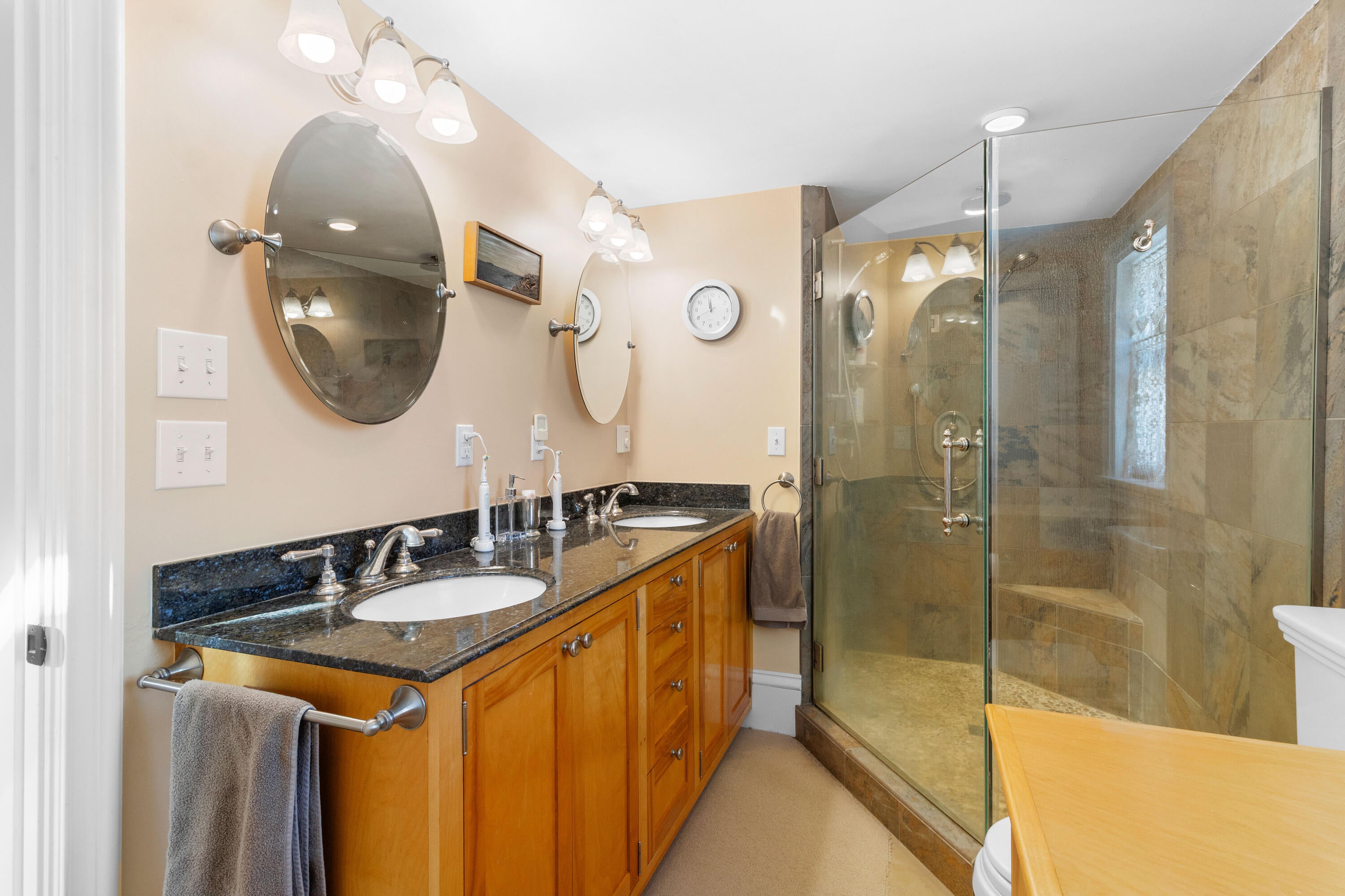 Waldoboro, Maine, 04572, United States, 4 Bedrooms Bedrooms, ,3 BathroomsBathrooms,Residential,Active,2007941