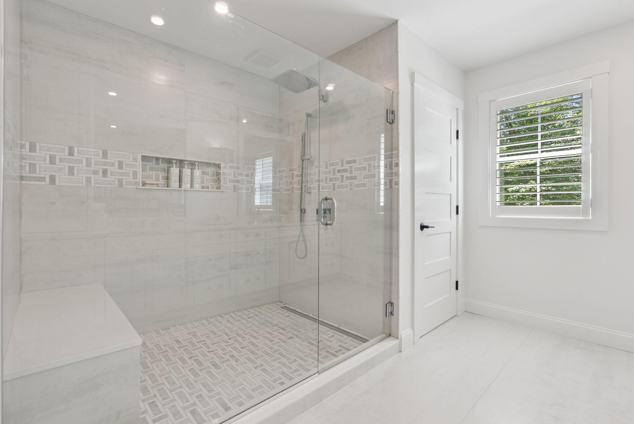 Cumberland, Maine, 04021, United States, ,5 BathroomsBathrooms,Residential,Active,1899925