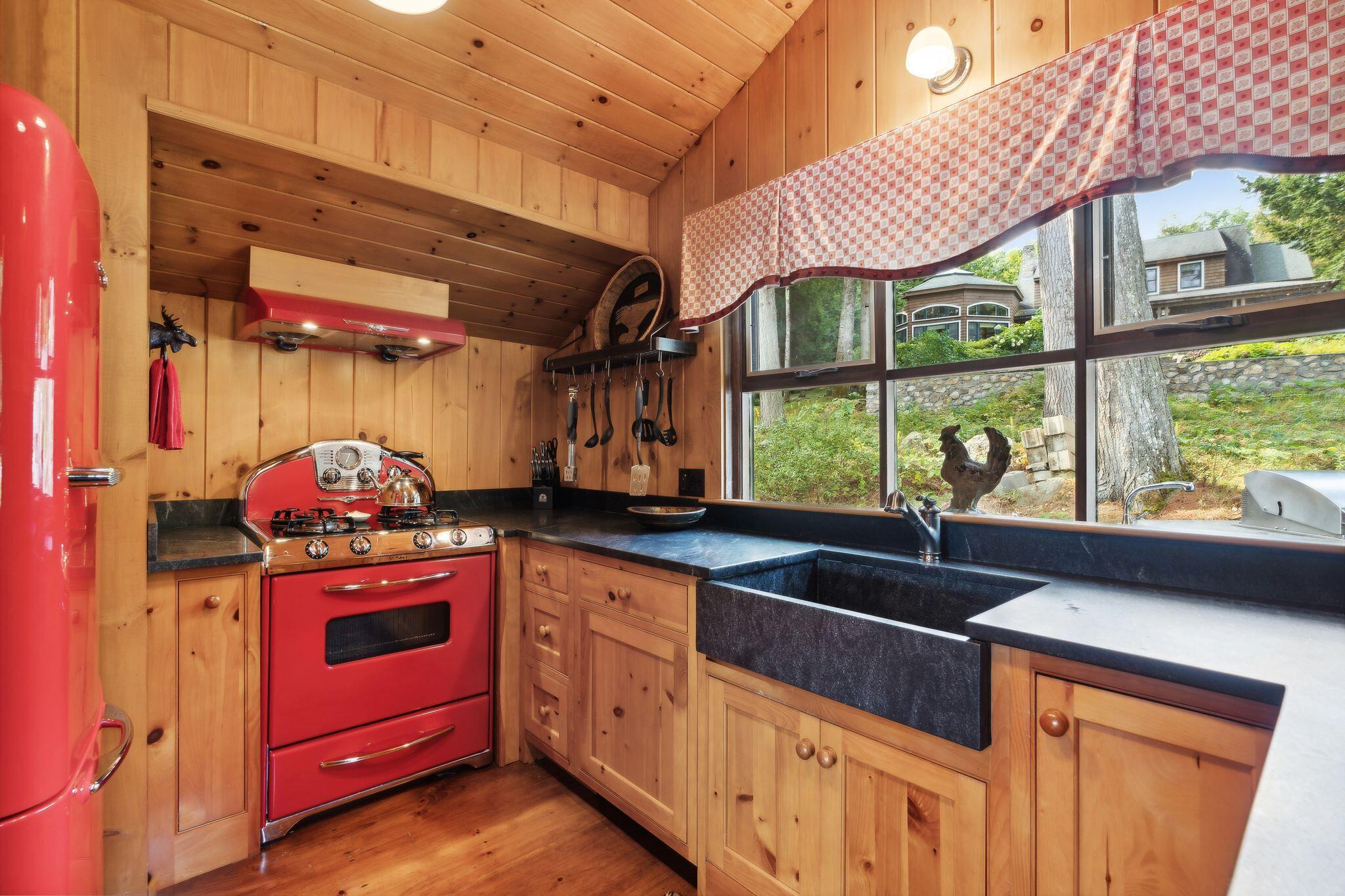 Naples, Maine, 04055, United States, 9 Bedrooms Bedrooms, ,8 BathroomsBathrooms,Residential,Active,1905064