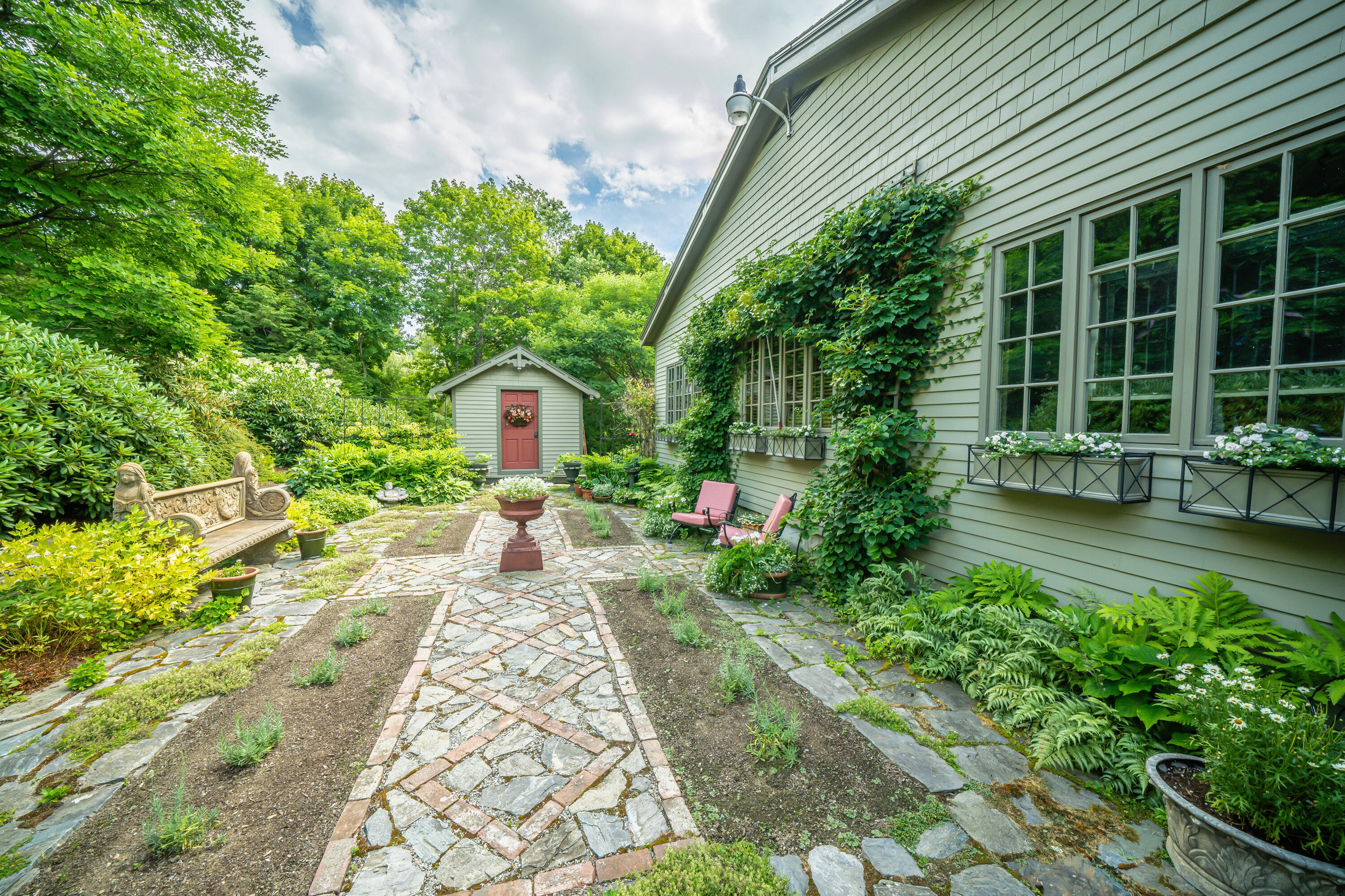 Belfast, Maine, 04915, United States, ,2 BathroomsBathrooms,Residential,Active,1762819