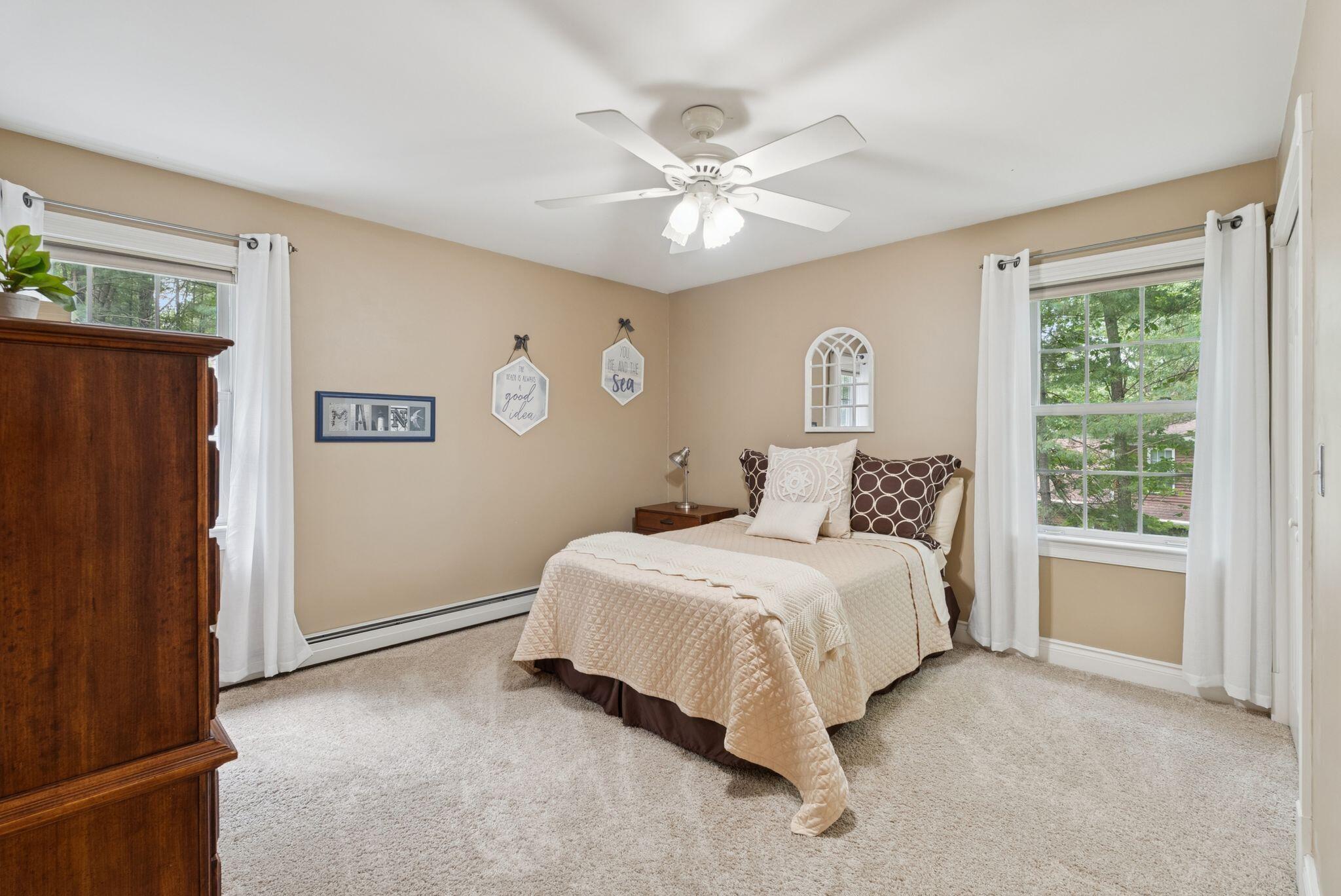 Falmouth, Maine, 04105, United States, 4 Bedrooms Bedrooms, ,3 BathroomsBathrooms,Residential,Active,1920228