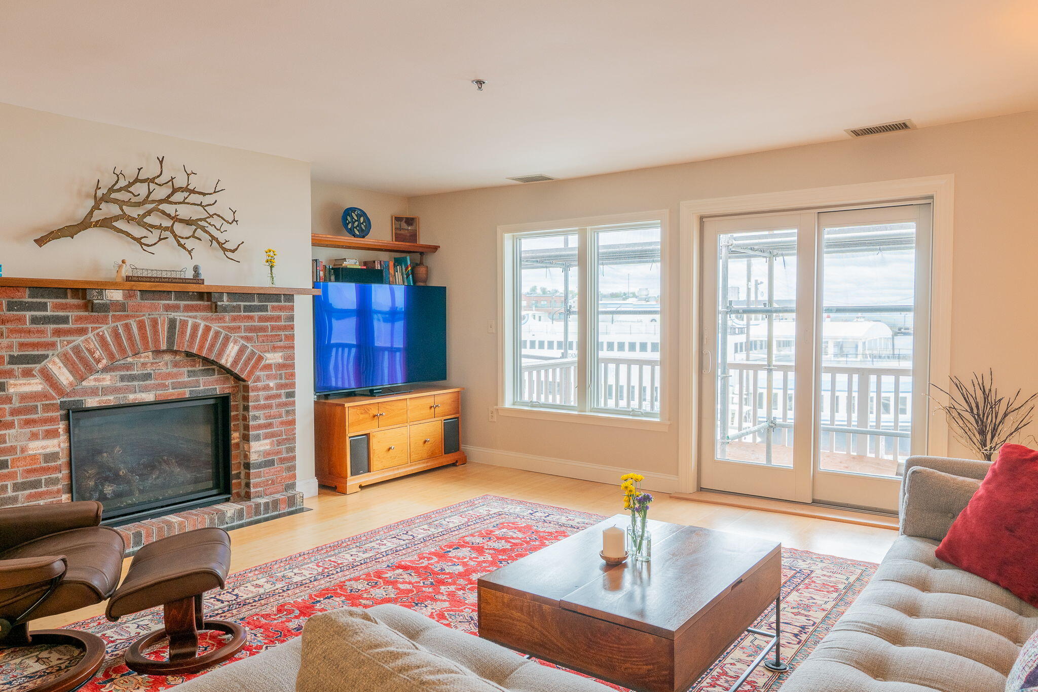 Portland, Maine, 04101, United States, 2 Bedrooms Bedrooms, ,3 BathroomsBathrooms,Residential,Active,1823987