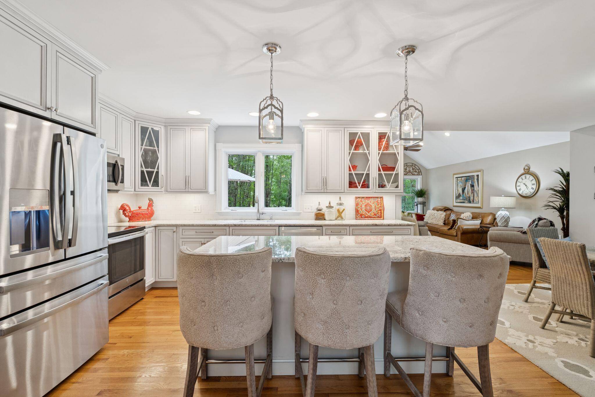 Falmouth, Maine, 04105, United States, 4 Bedrooms Bedrooms, ,3 BathroomsBathrooms,Residential,Active,1920228