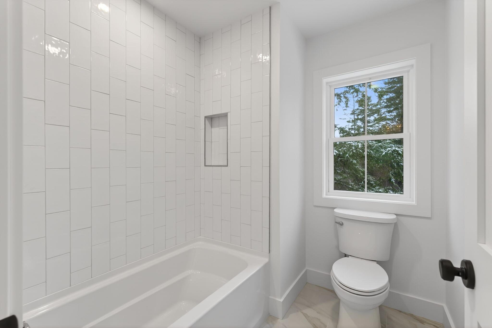 Falmouth, Maine, 04105, United States, 4 Bedrooms Bedrooms, ,4 BathroomsBathrooms,Residential,Active,2001079