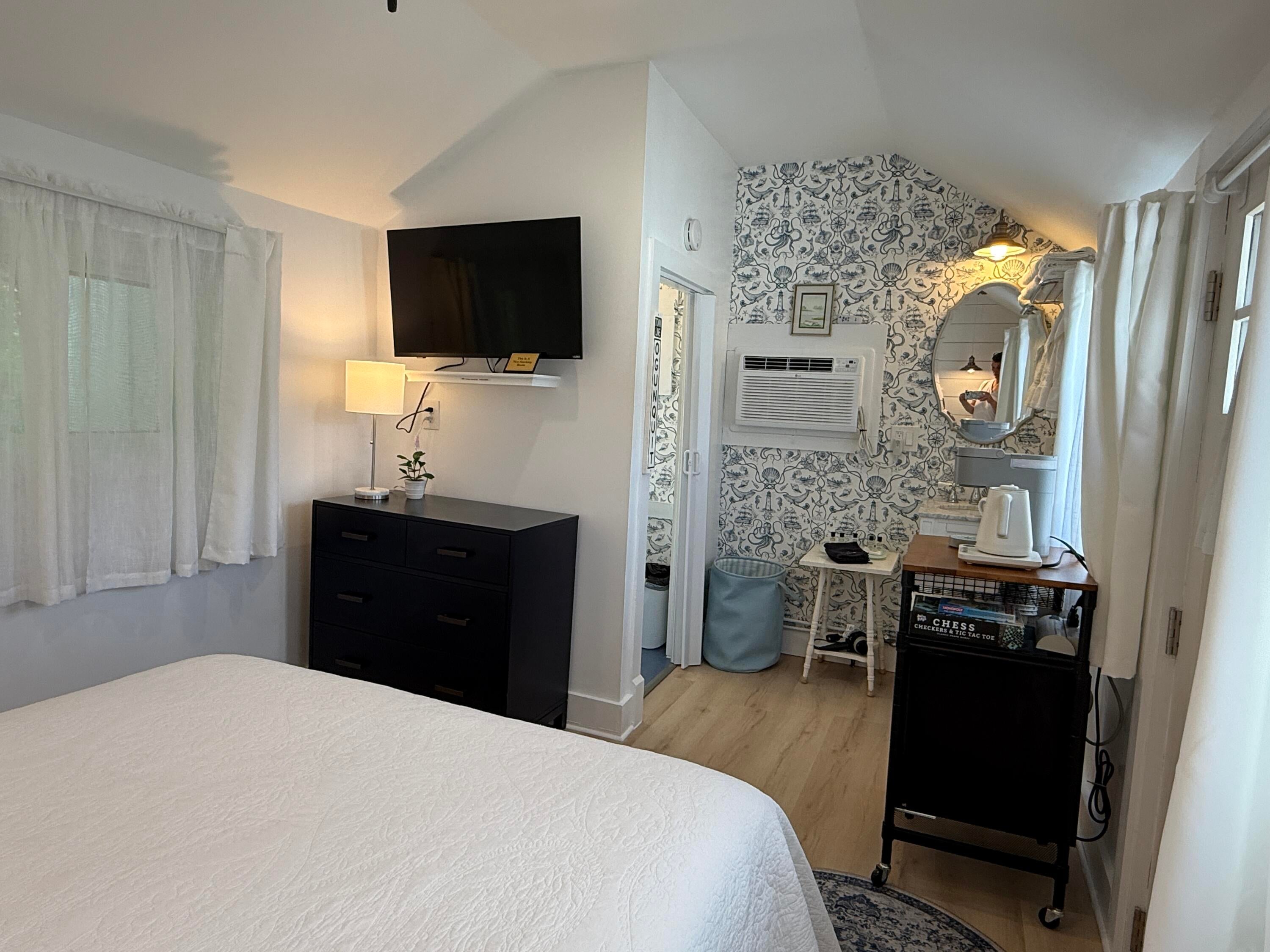 Ogunquit, Maine, 03907, United States, 6 Bedrooms Bedrooms, ,6 BathroomsBathrooms,Residential,Active,2012671