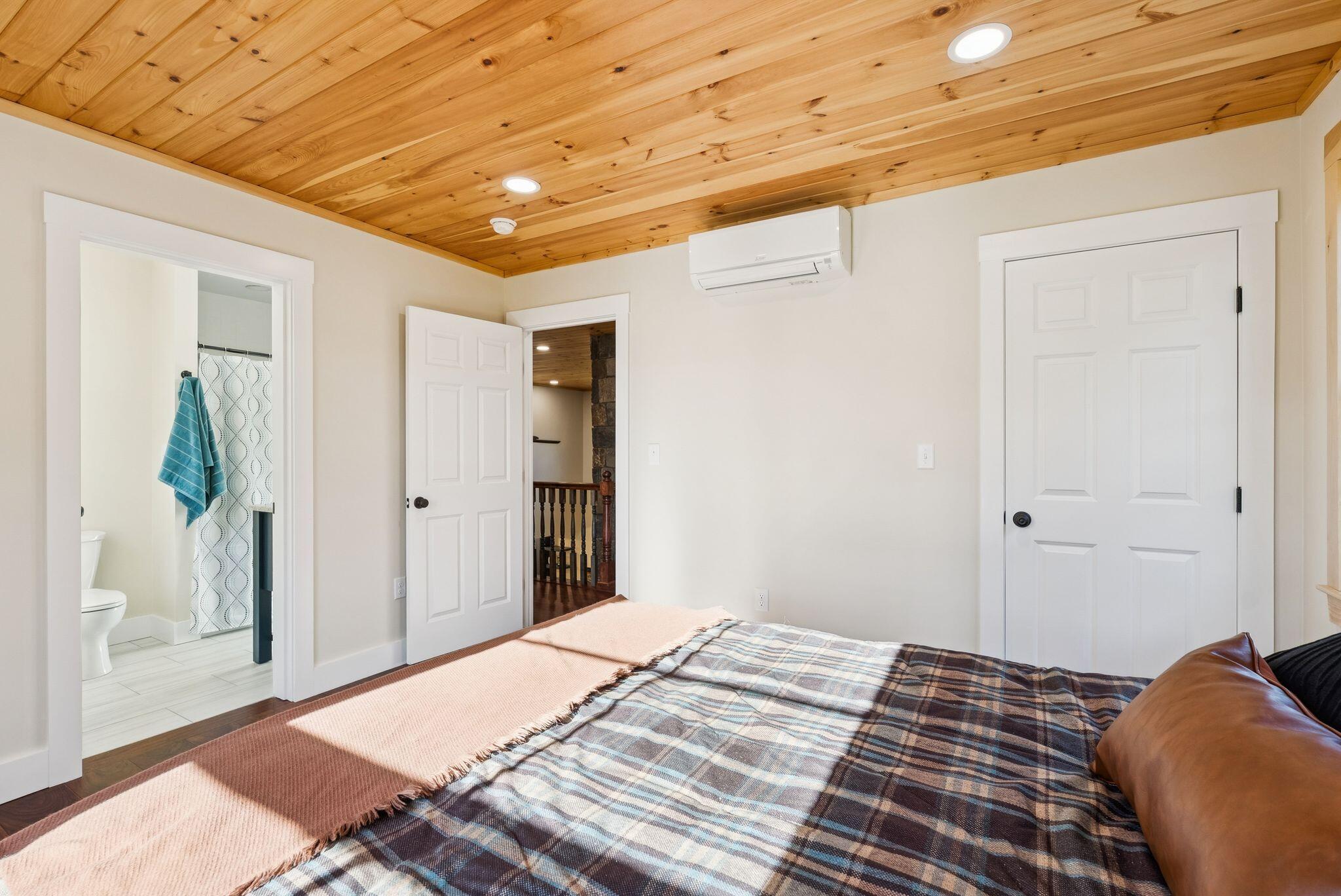 Casco, Maine, 04015, United States, 4 Bedrooms Bedrooms, ,5 BathroomsBathrooms,Residential,Active,1968106