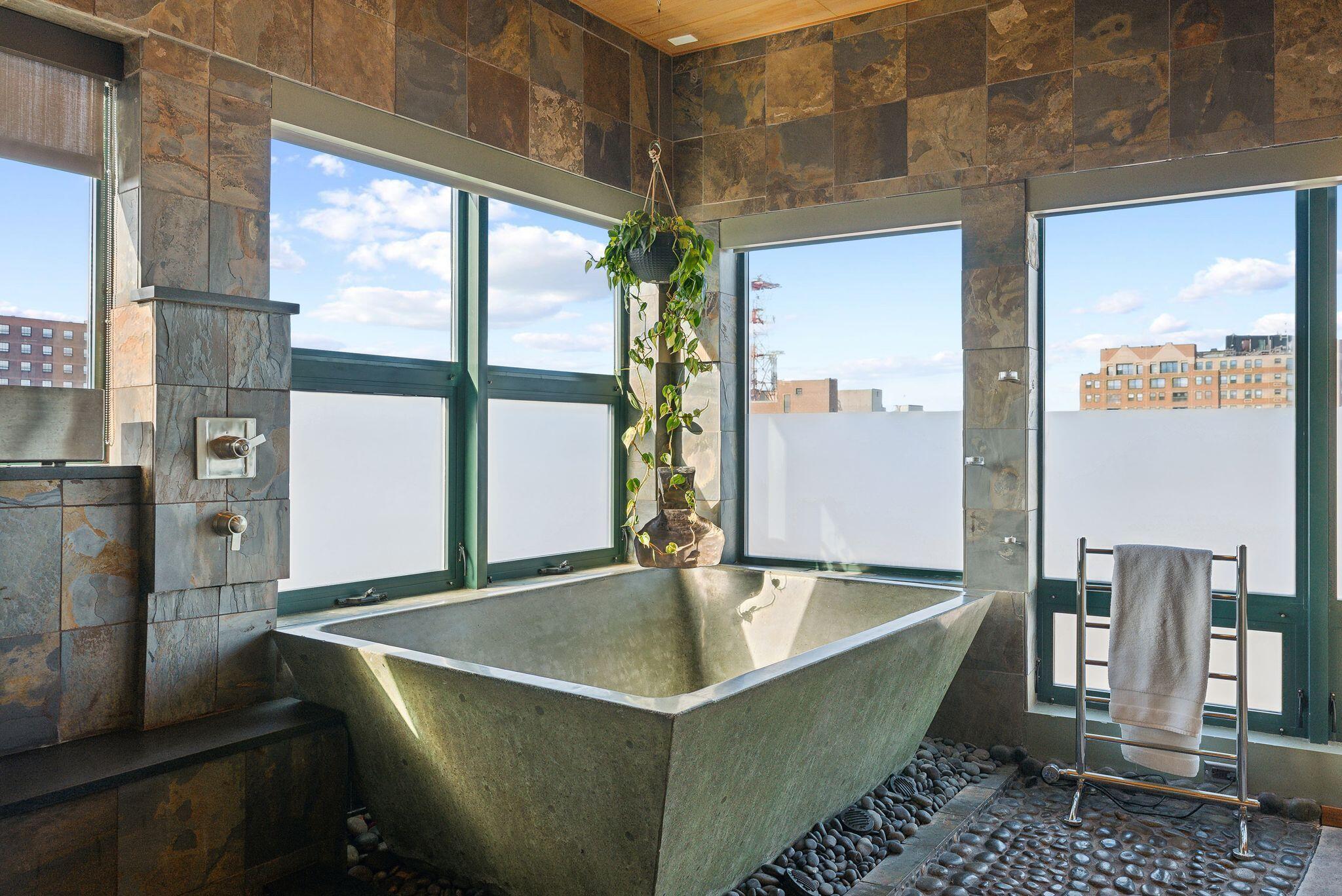 Portland, Maine, 04101, United States, 2 Bedrooms Bedrooms, ,3 BathroomsBathrooms,Residential,Active,1839414