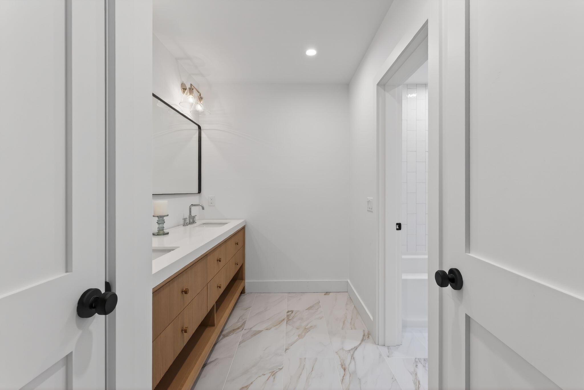 Falmouth, Maine, 04105, United States, 4 Bedrooms Bedrooms, ,4 BathroomsBathrooms,Residential,Active,2001079