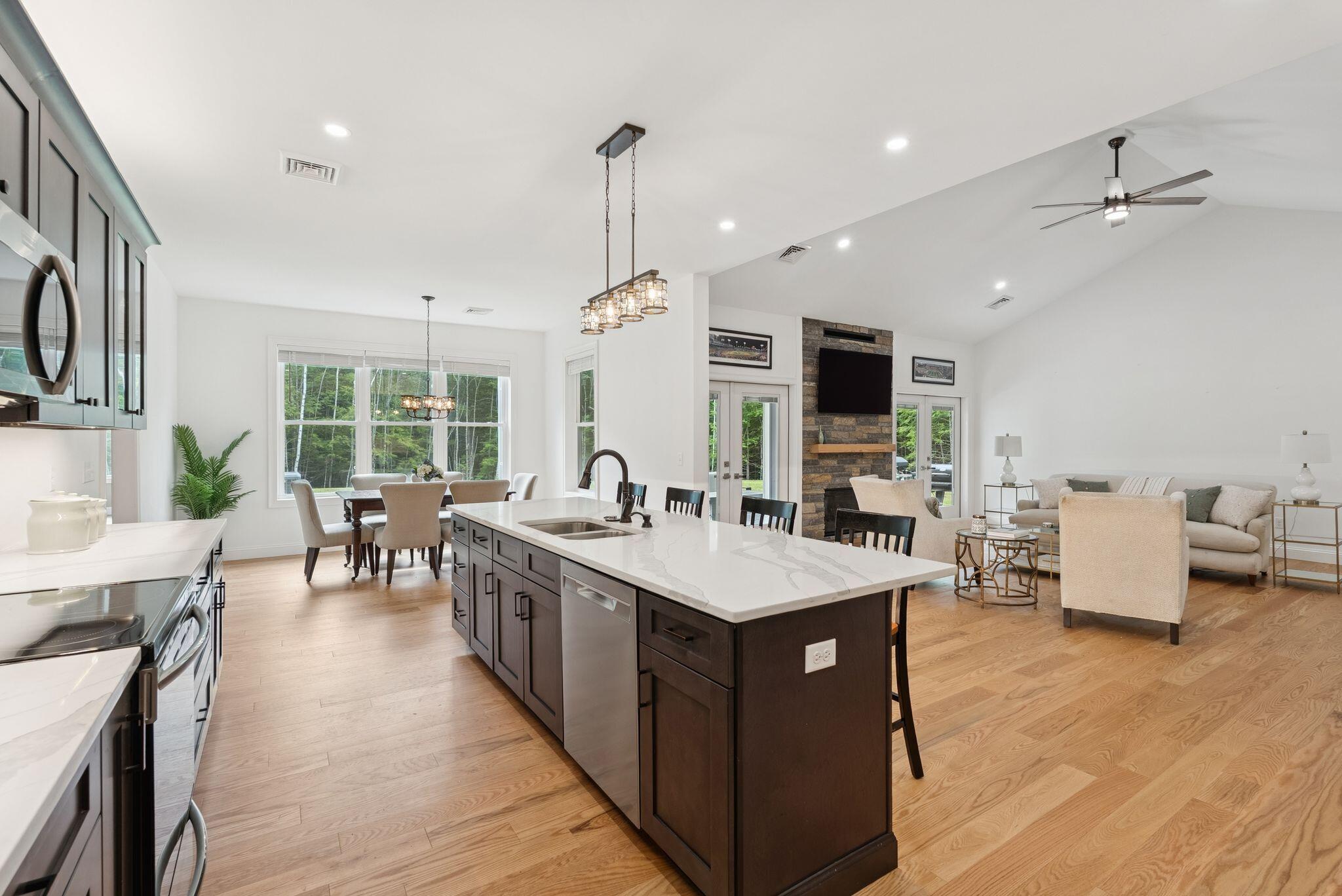 Buxton, Maine, 04093, United States, 4 Bedrooms Bedrooms, ,4 BathroomsBathrooms,Residential,Active,1909608