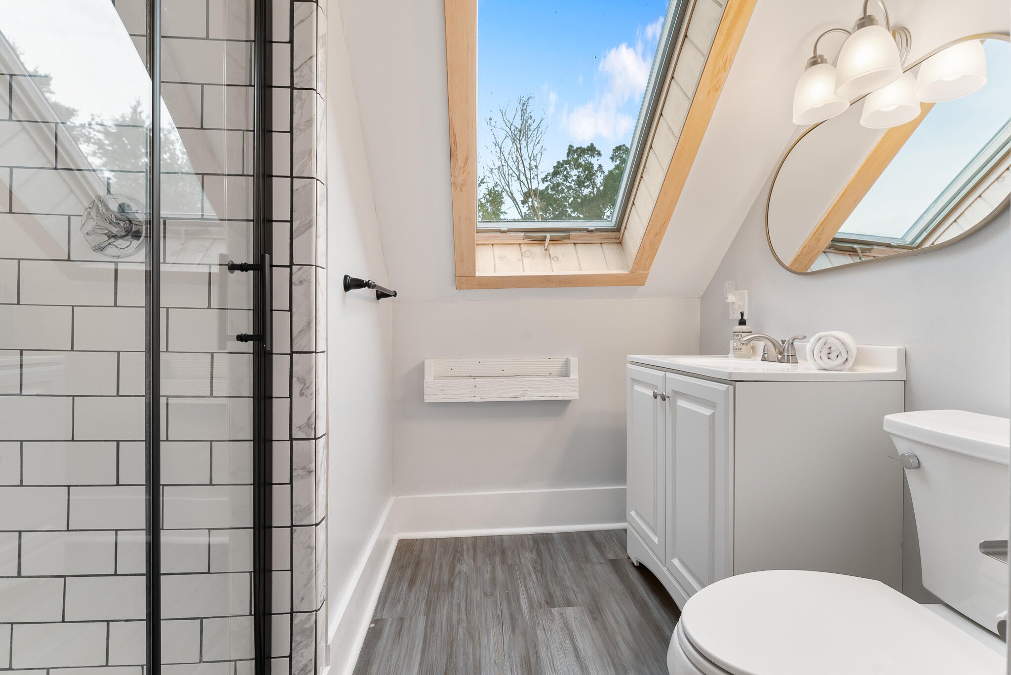 Ogunquit, Maine, 03907, United States, 7 Bedrooms Bedrooms, ,7 BathroomsBathrooms,Residential,Active,1942380