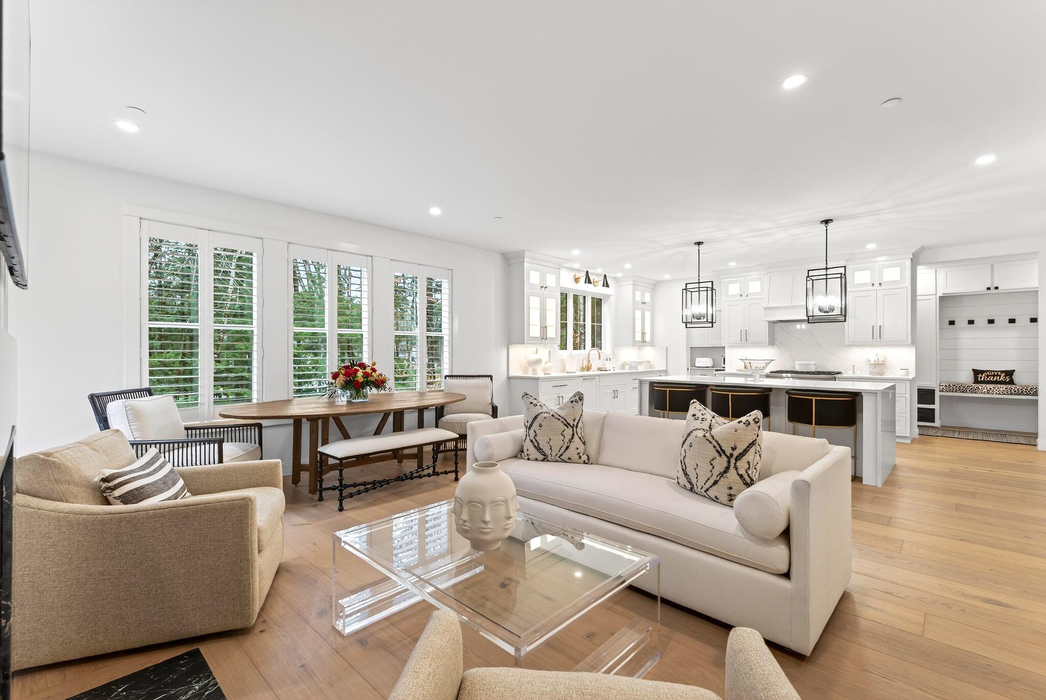 Cumberland, Maine, 04021, United States, ,5 BathroomsBathrooms,Residential,Active,1899925