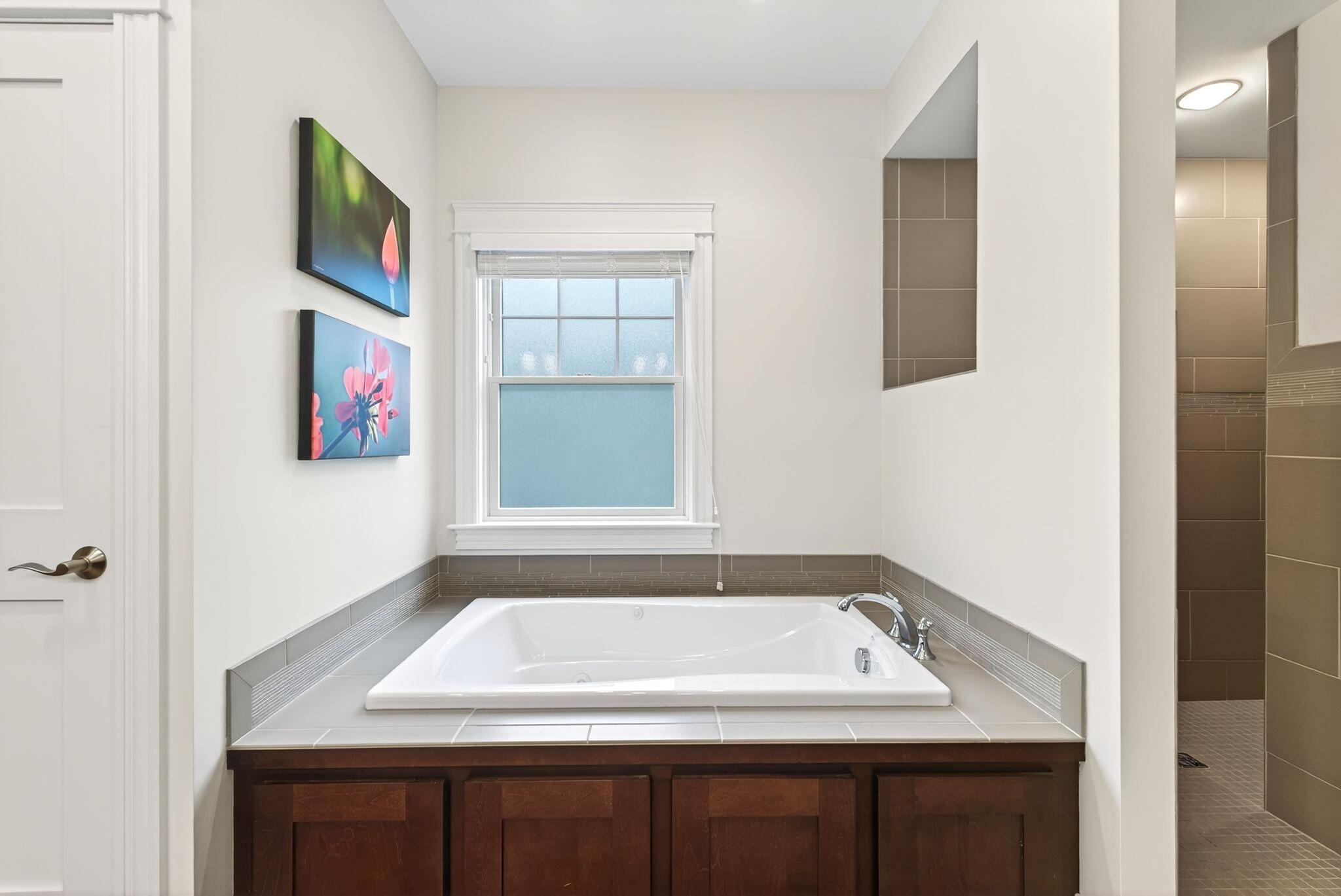 Falmouth, Maine, 04105, United States, 3 Bedrooms Bedrooms, ,4 BathroomsBathrooms,Residential,Active,1998574