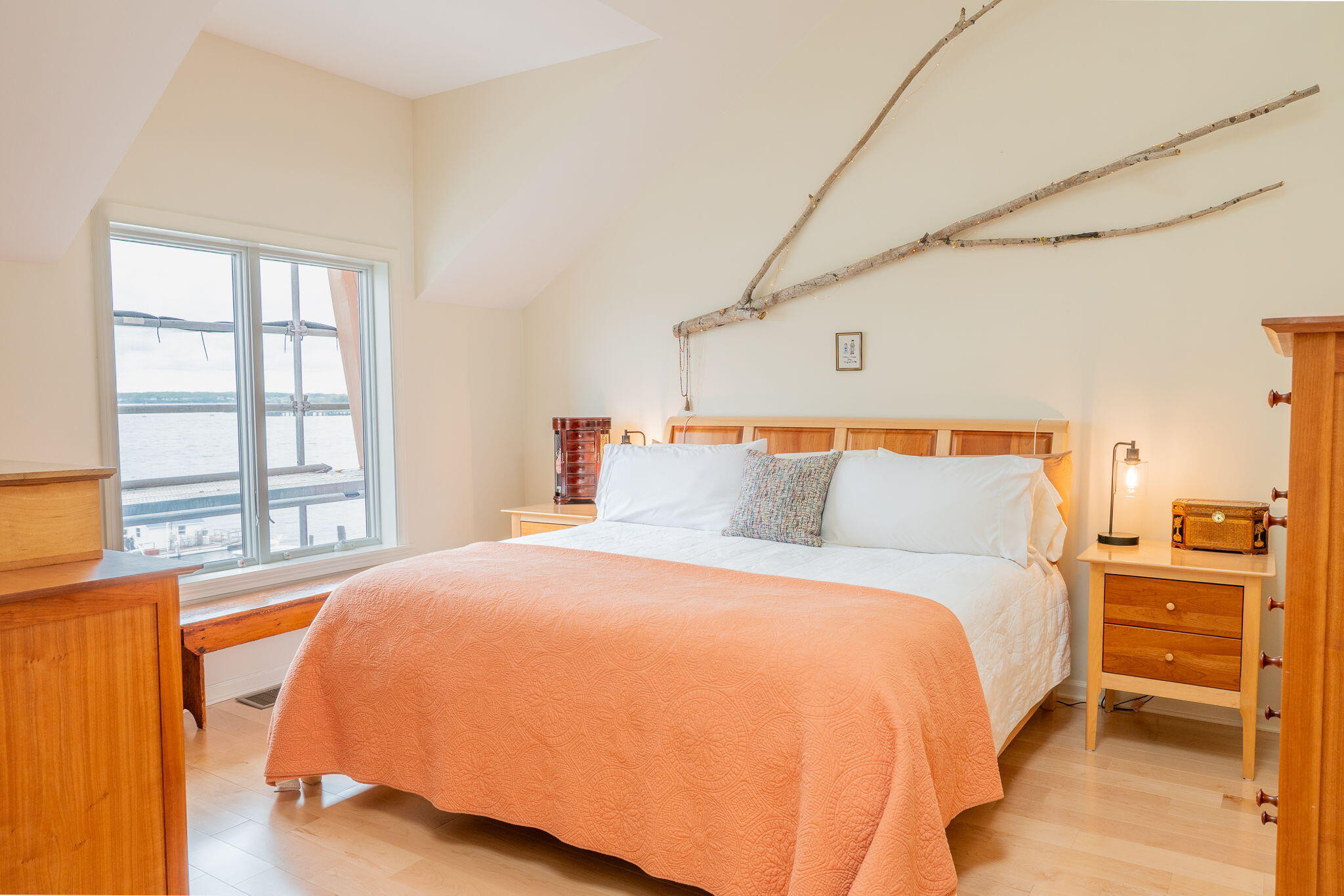 Portland, Maine, 04101, United States, 2 Bedrooms Bedrooms, ,3 BathroomsBathrooms,Residential,Active,1823987
