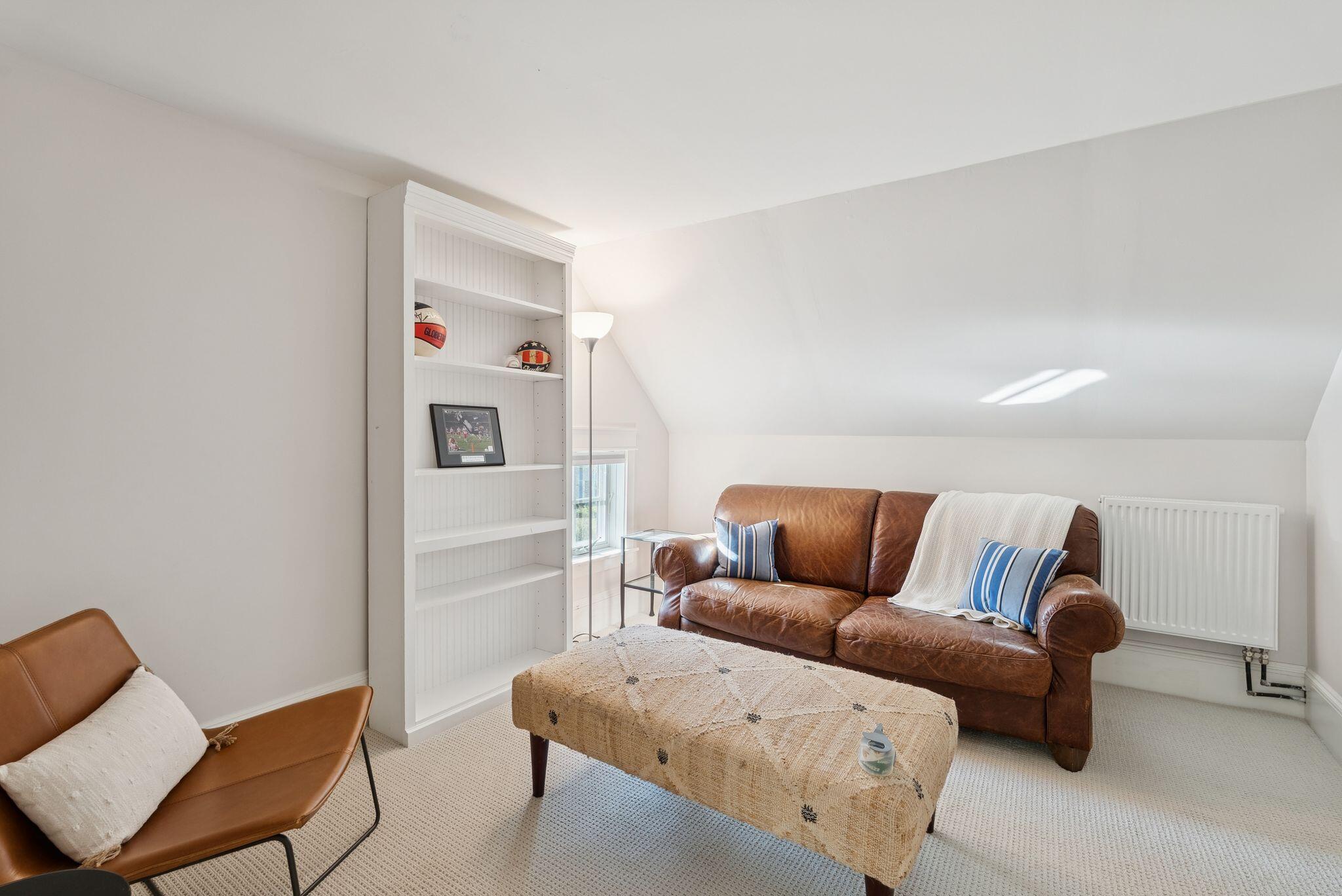 Falmouth, Maine, 04105, United States, 5 Bedrooms Bedrooms, ,4 BathroomsBathrooms,Residential,Active,1961947