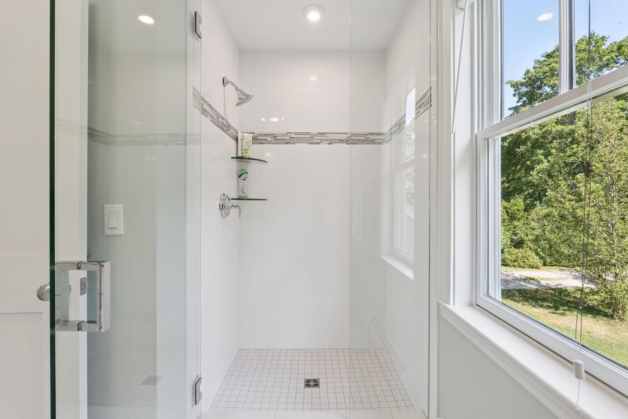 Falmouth, Maine, 04105, United States, 4 Bedrooms Bedrooms, ,3 BathroomsBathrooms,Residential,Pending,1903217