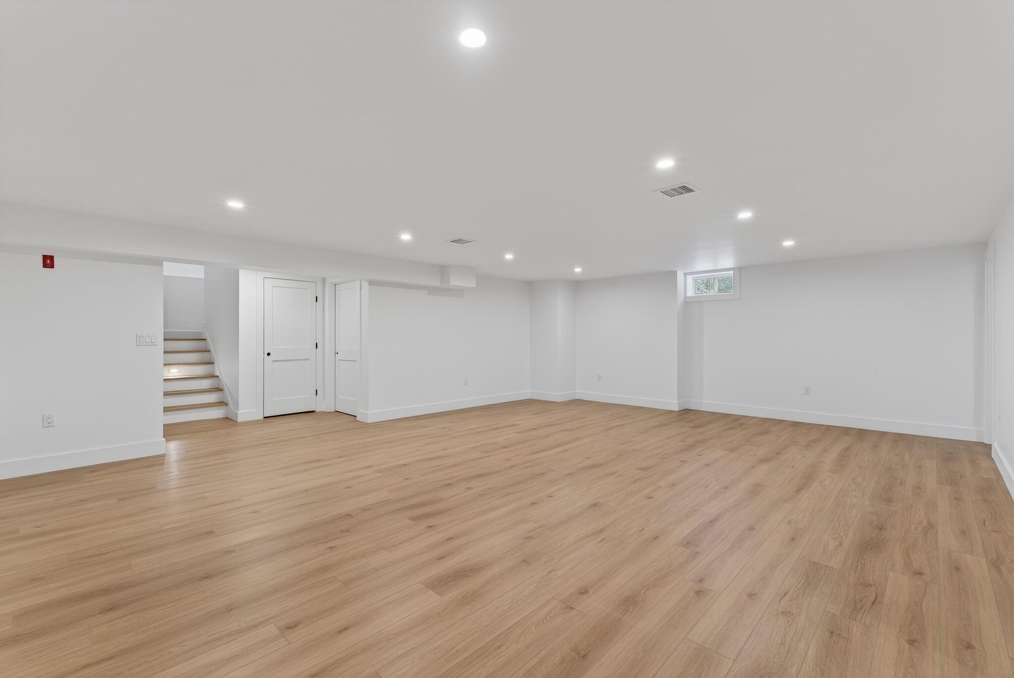 Falmouth, Maine, 04105, United States, 4 Bedrooms Bedrooms, ,4 BathroomsBathrooms,Residential,Active,2007173